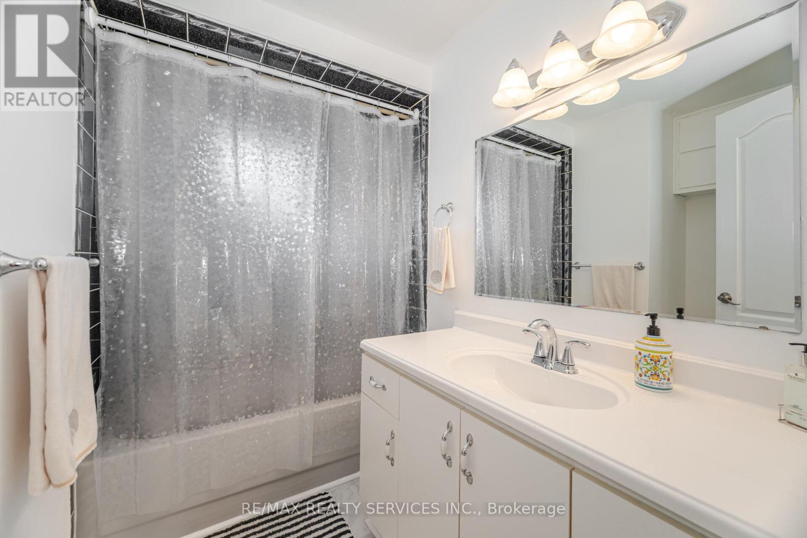 6 Glenmore Crescent, Brampton, Ontario  L6S 1H8 - Photo 25 - W12400117