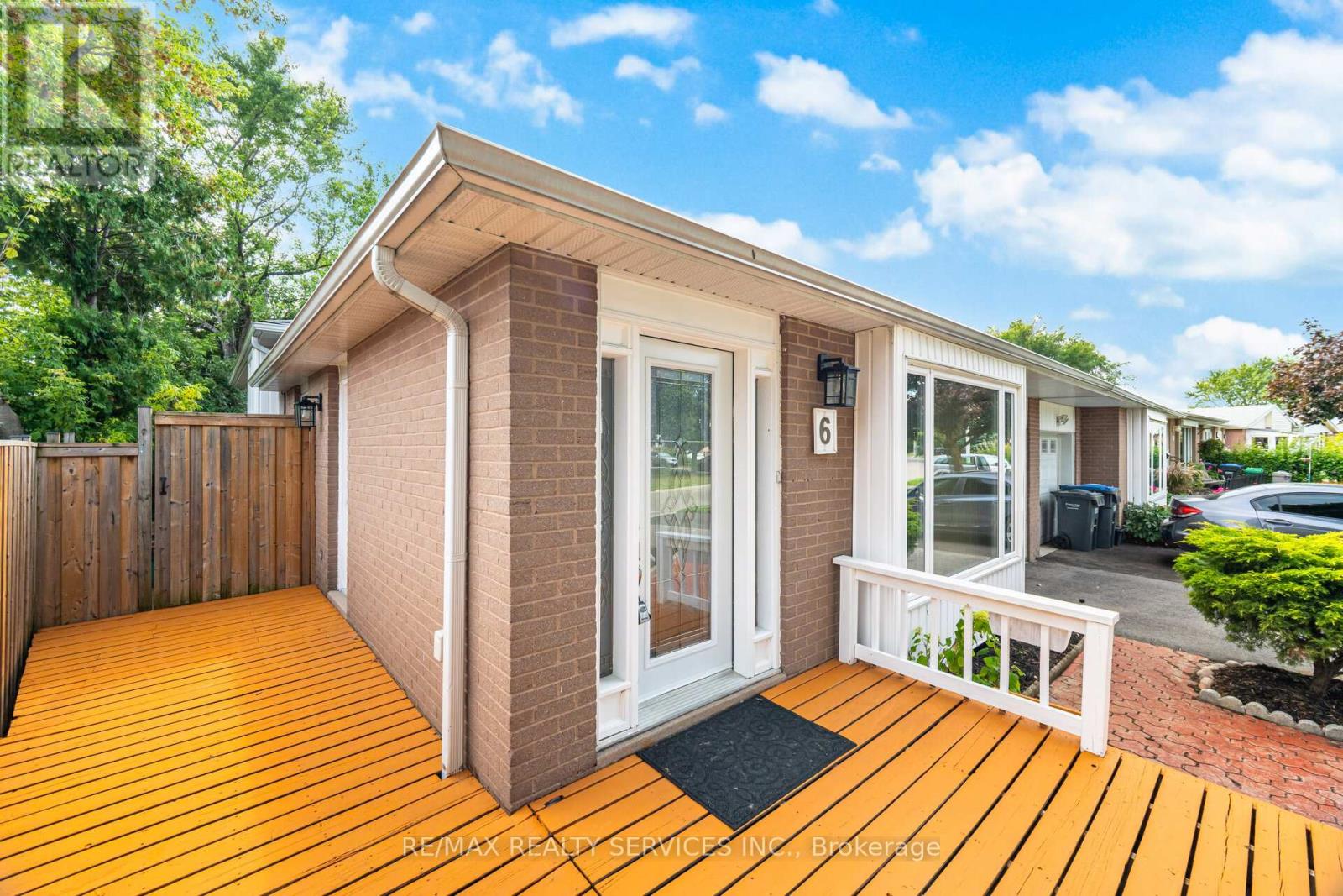6 Glenmore Crescent, Brampton, Ontario  L6S 1H8 - Photo 5 - W12400117