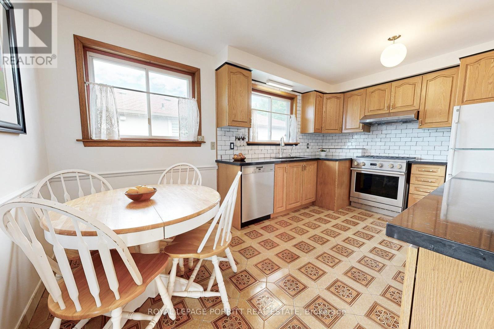 26 Richland Crescent, Toronto (Eringate-Centennial-West Deane), Ontario  M9C 4C2 - Photo 13 - W12400119