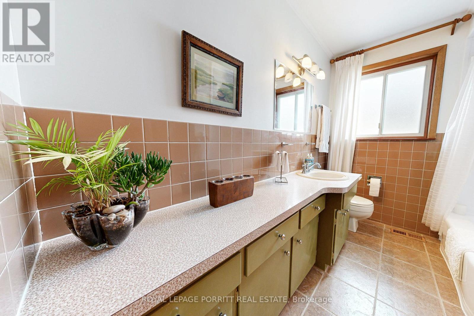 26 Richland Crescent, Toronto (Eringate-Centennial-West Deane), Ontario  M9C 4C2 - Photo 14 - W12400119