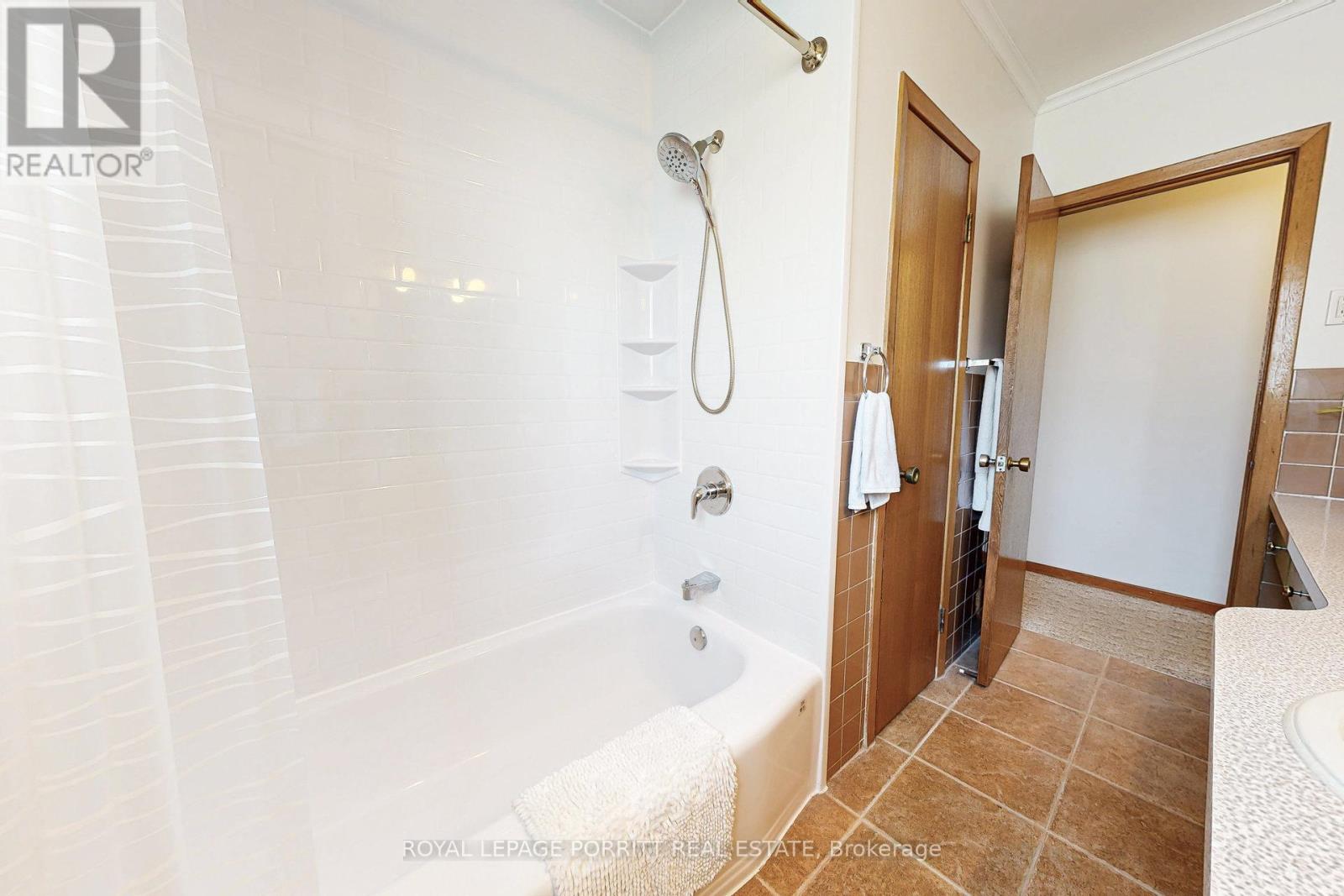 26 Richland Crescent, Toronto (Eringate-Centennial-West Deane), Ontario  M9C 4C2 - Photo 15 - W12400119