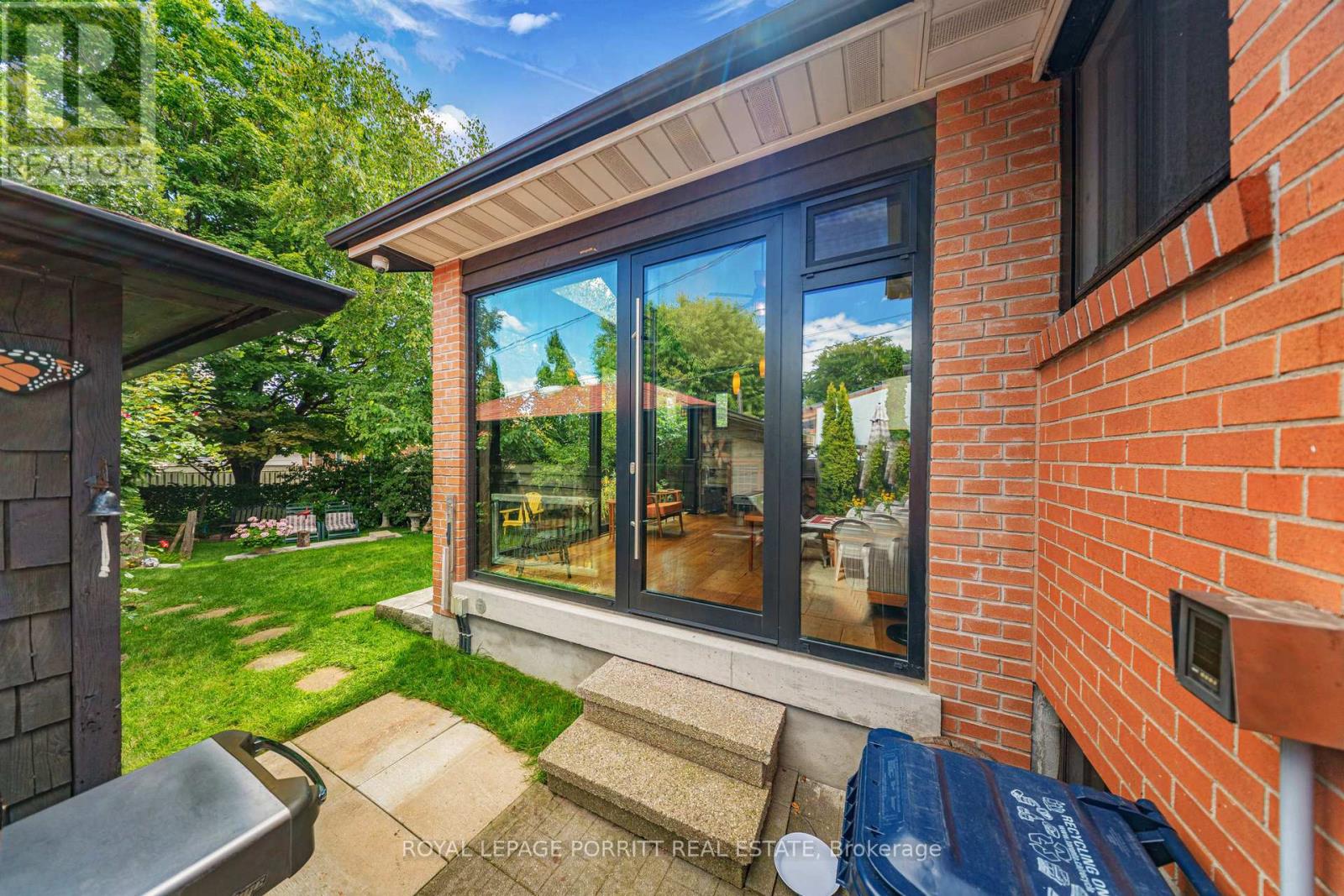 26 Richland Crescent, Toronto (Eringate-Centennial-West Deane), Ontario  M9C 4C2 - Photo 35 - W12400119