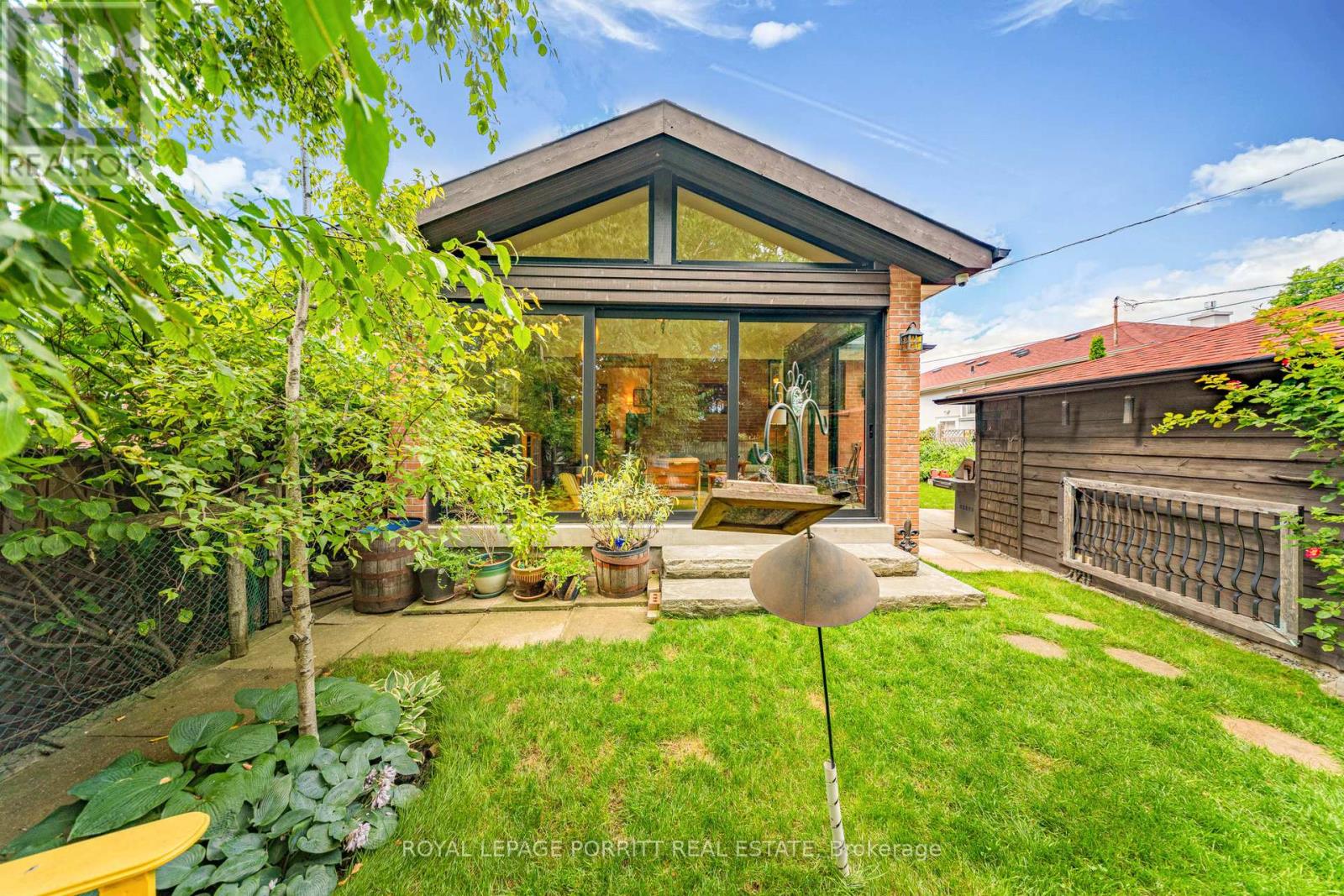 26 Richland Crescent, Toronto (Eringate-Centennial-West Deane), Ontario  M9C 4C2 - Photo 39 - W12400119