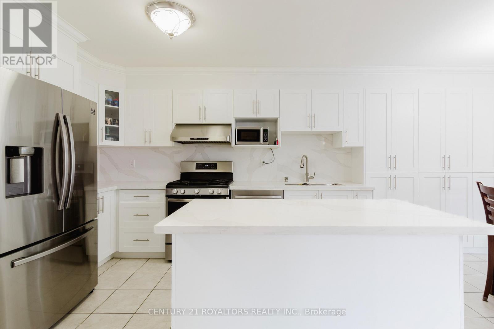 19 Oxtail Lane, Brampton, Ontario  L6X 5E2 - Photo 10 - W12400126