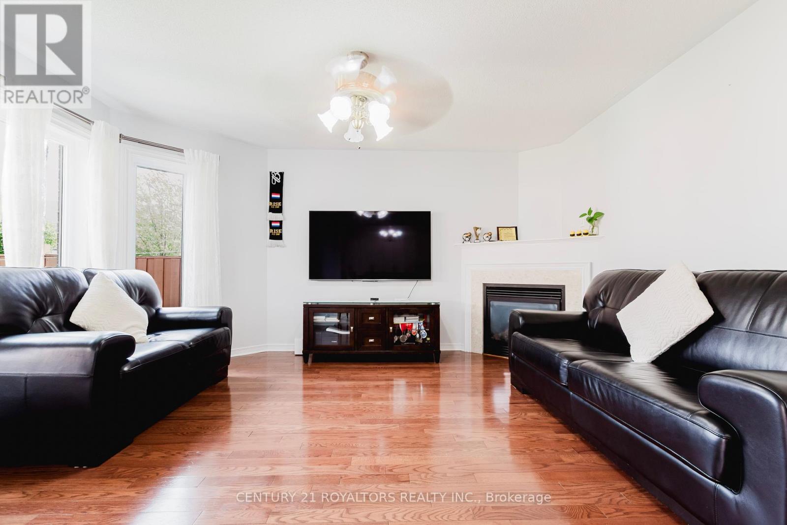 19 Oxtail Lane, Brampton, Ontario  L6X 5E2 - Photo 13 - W12400126