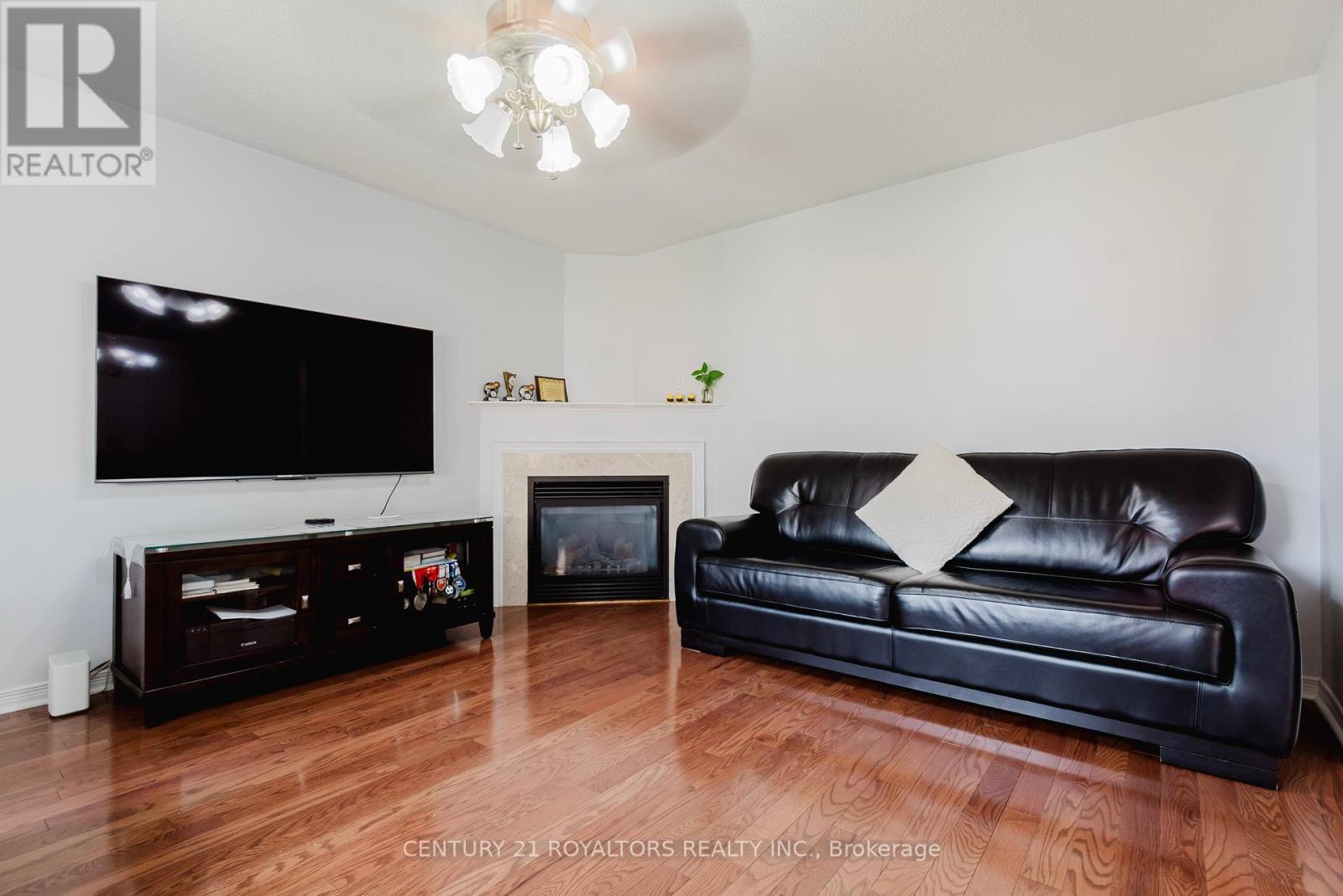 19 Oxtail Lane, Brampton, Ontario  L6X 5E2 - Photo 16 - W12400126