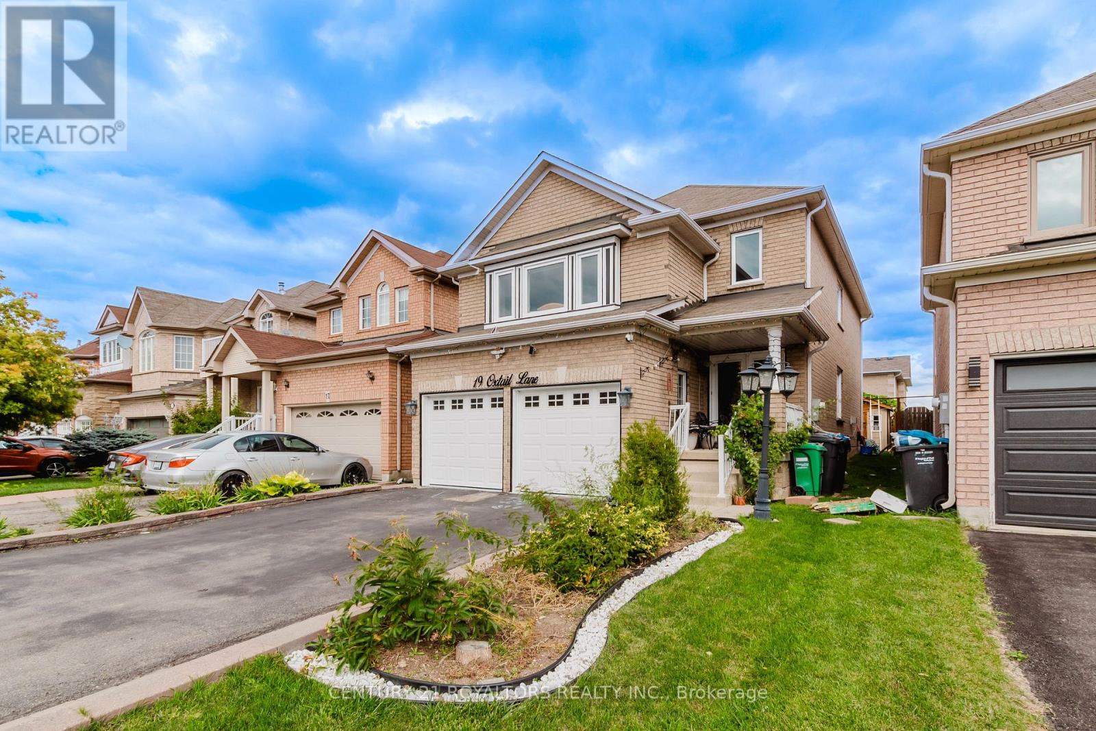 19 Oxtail Lane, Brampton, Ontario  L6X 5E2 - Photo 2 - W12400126