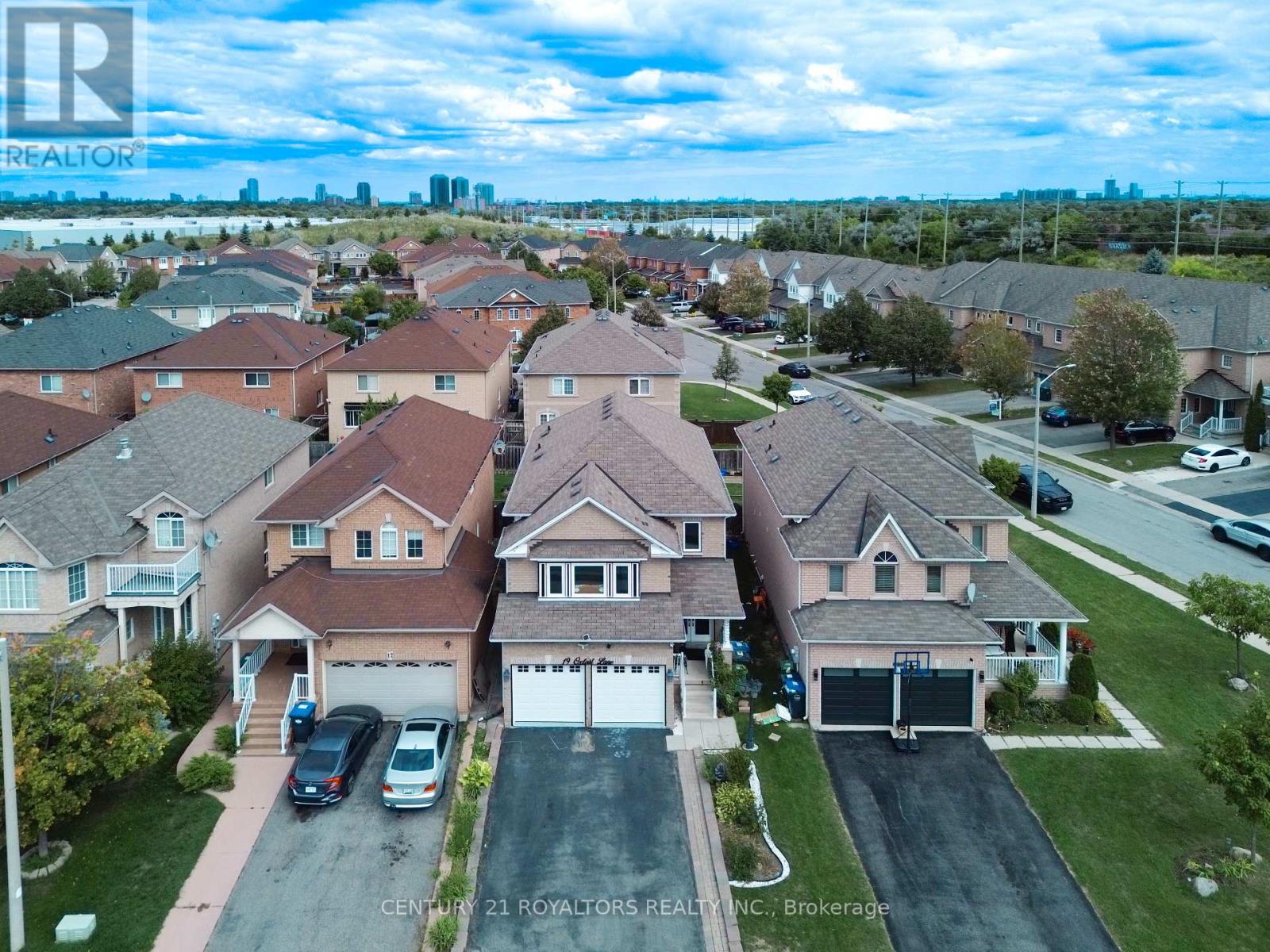 19 Oxtail Lane, Brampton, Ontario  L6X 5E2 - Photo 3 - W12400126