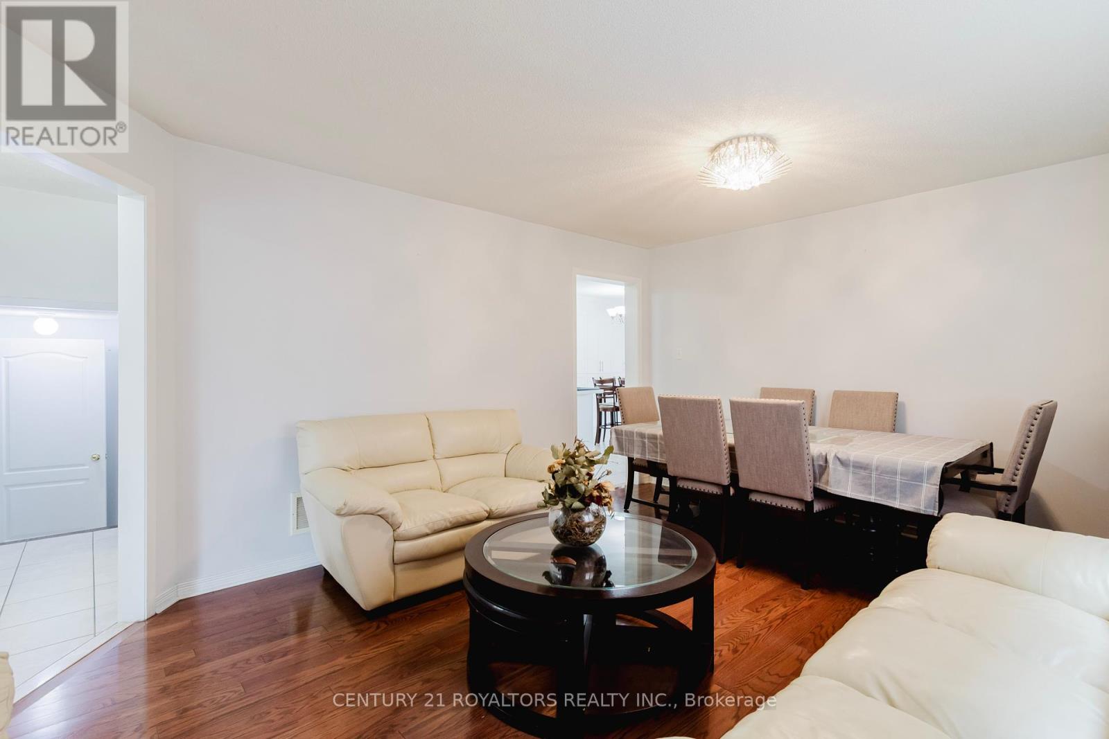 19 Oxtail Lane, Brampton, Ontario  L6X 5E2 - Photo 7 - W12400126