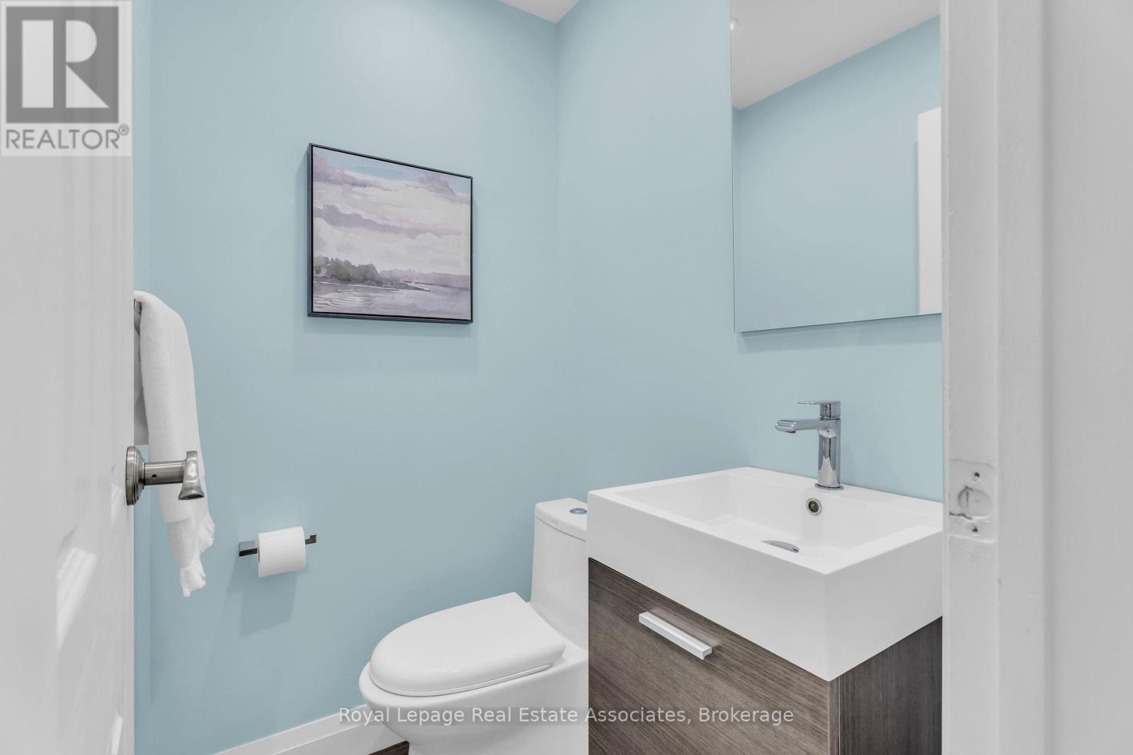 1274 Richards Crescent, Oakville, Ontario  L6H 1R6 - Photo 17 - W12400138