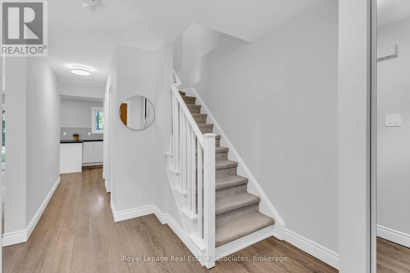 1274 Richards Crescent, Oakville, Ontario  L6H 1R6 - Photo 18 - W12400138