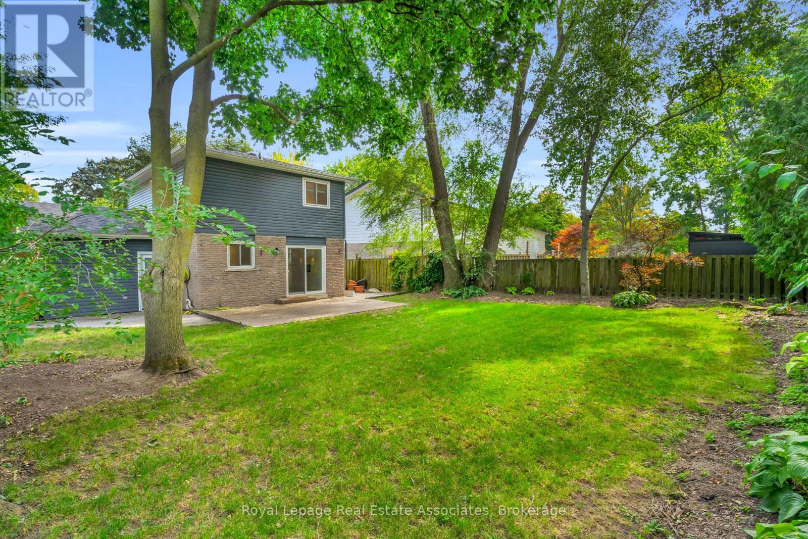 1274 Richards Crescent, Oakville, Ontario  L6H 1R6 - Photo 33 - W12400138