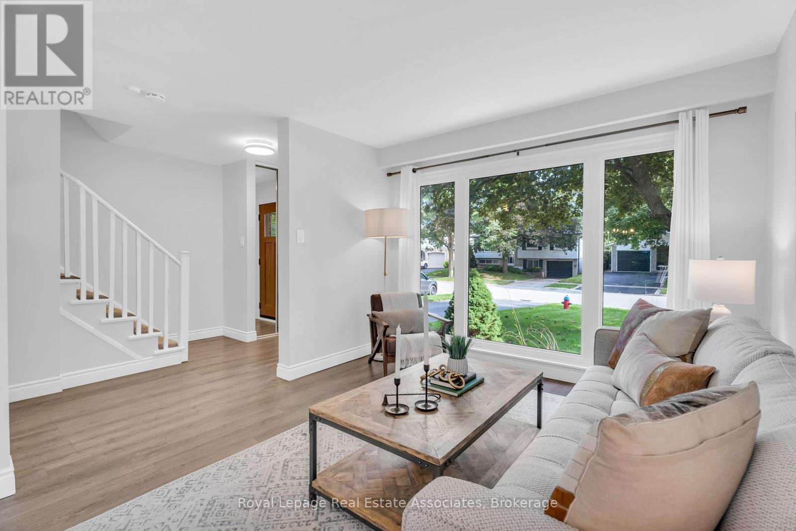 1274 Richards Crescent, Oakville, Ontario  L6H 1R6 - Photo 7 - W12400138