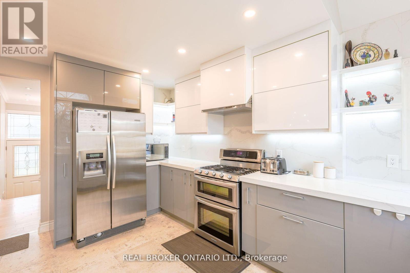 230 Mcgill Street, Mississauga, Ontario  L5A 1V4 - Photo 13 - W12400139