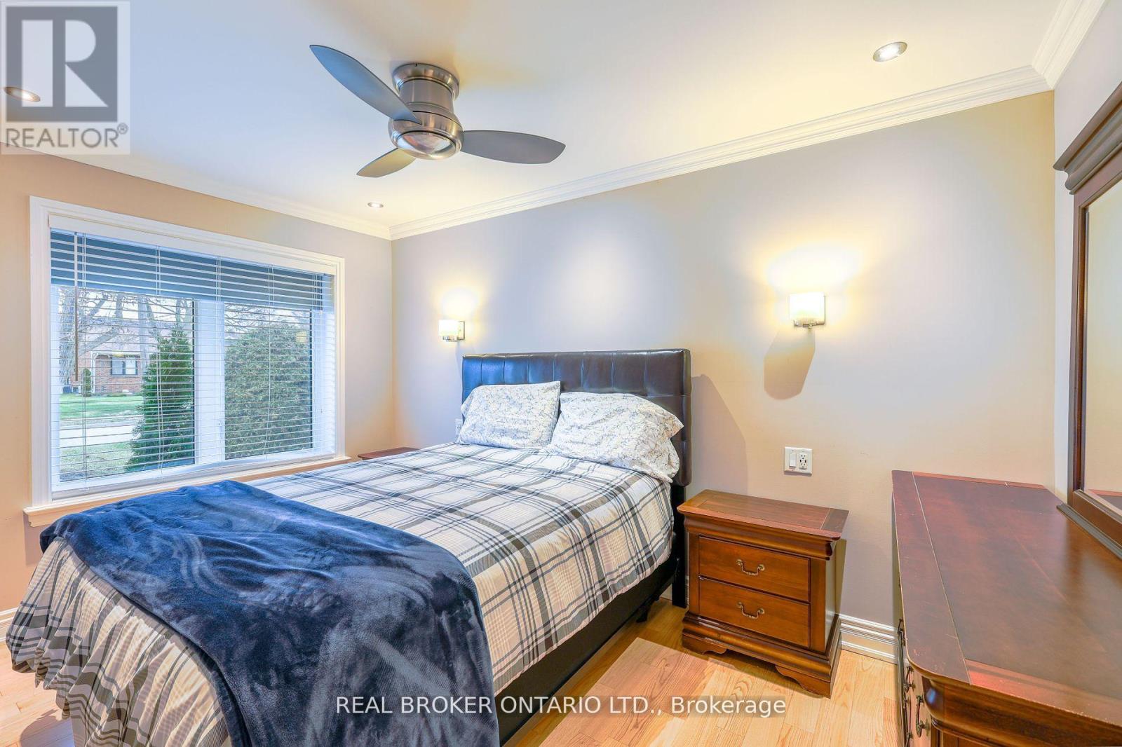 230 Mcgill Street, Mississauga, Ontario  L5A 1V4 - Photo 14 - W12400139