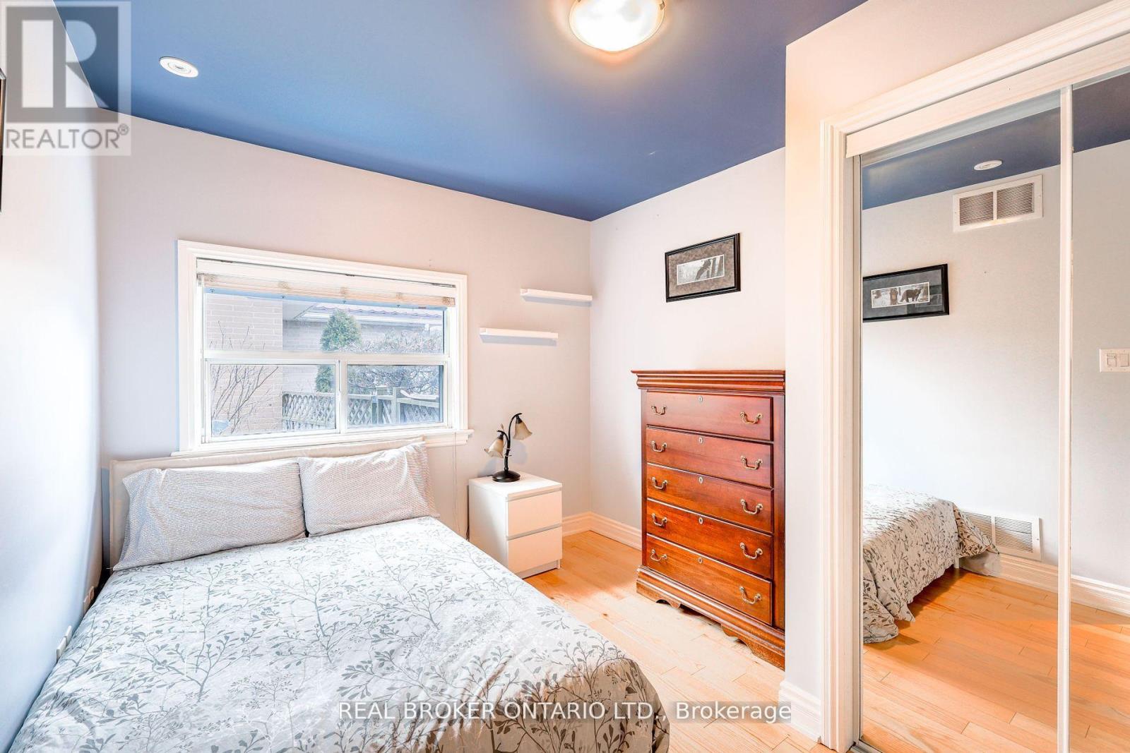 230 Mcgill Street, Mississauga, Ontario  L5A 1V4 - Photo 15 - W12400139