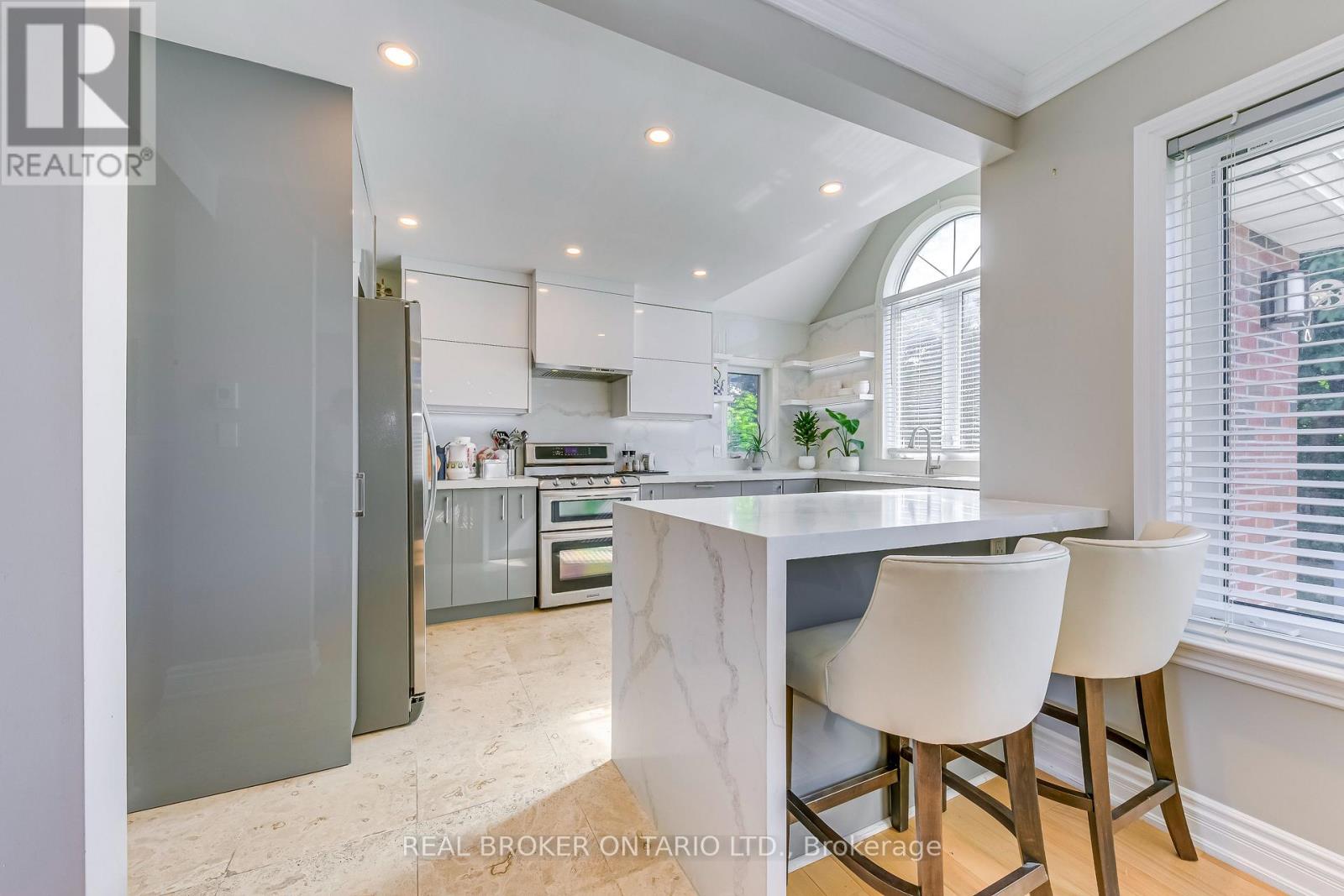 230 Mcgill Street, Mississauga, Ontario  L5A 1V4 - Photo 17 - W12400139