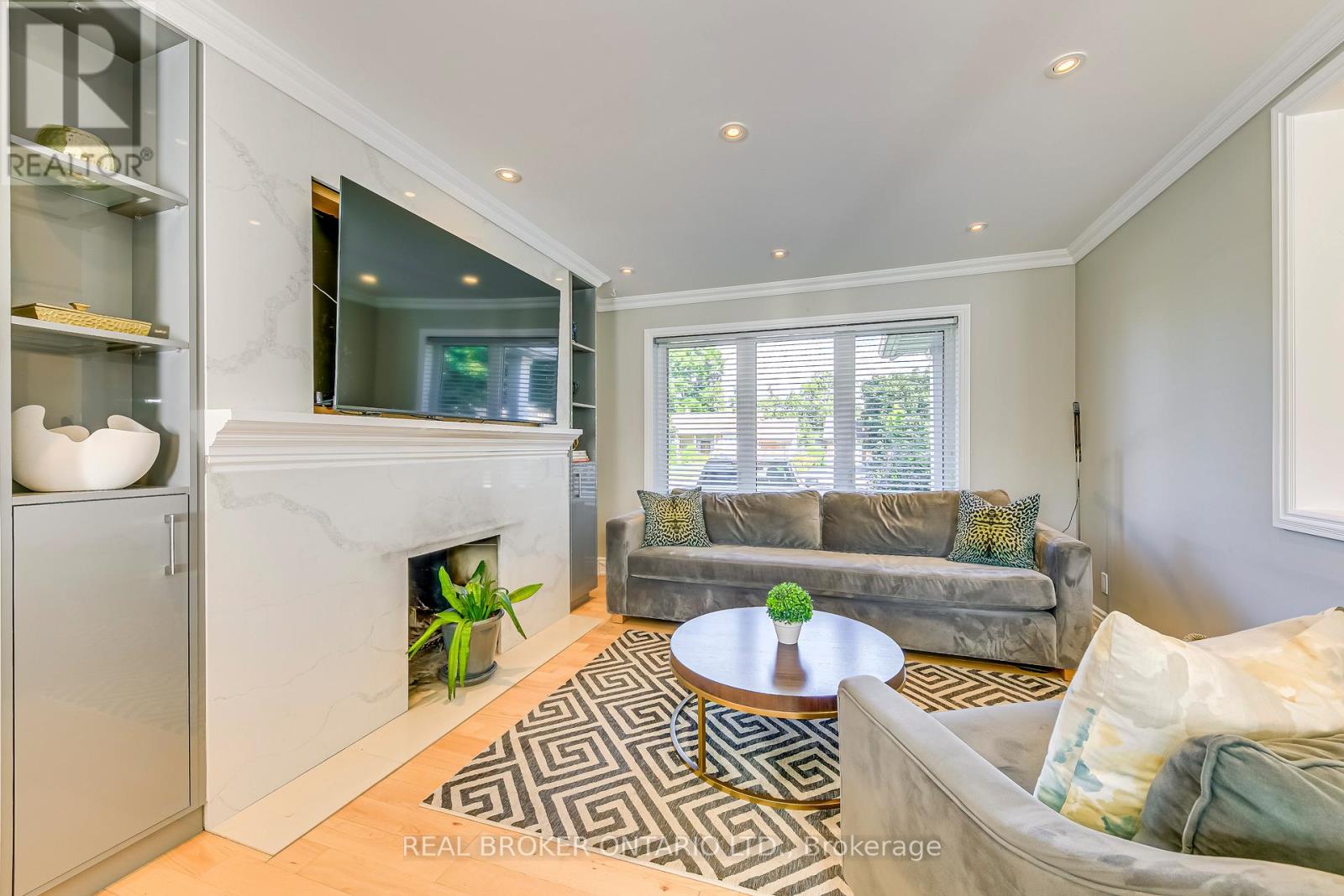 230 Mcgill Street, Mississauga, Ontario  L5A 1V4 - Photo 18 - W12400139