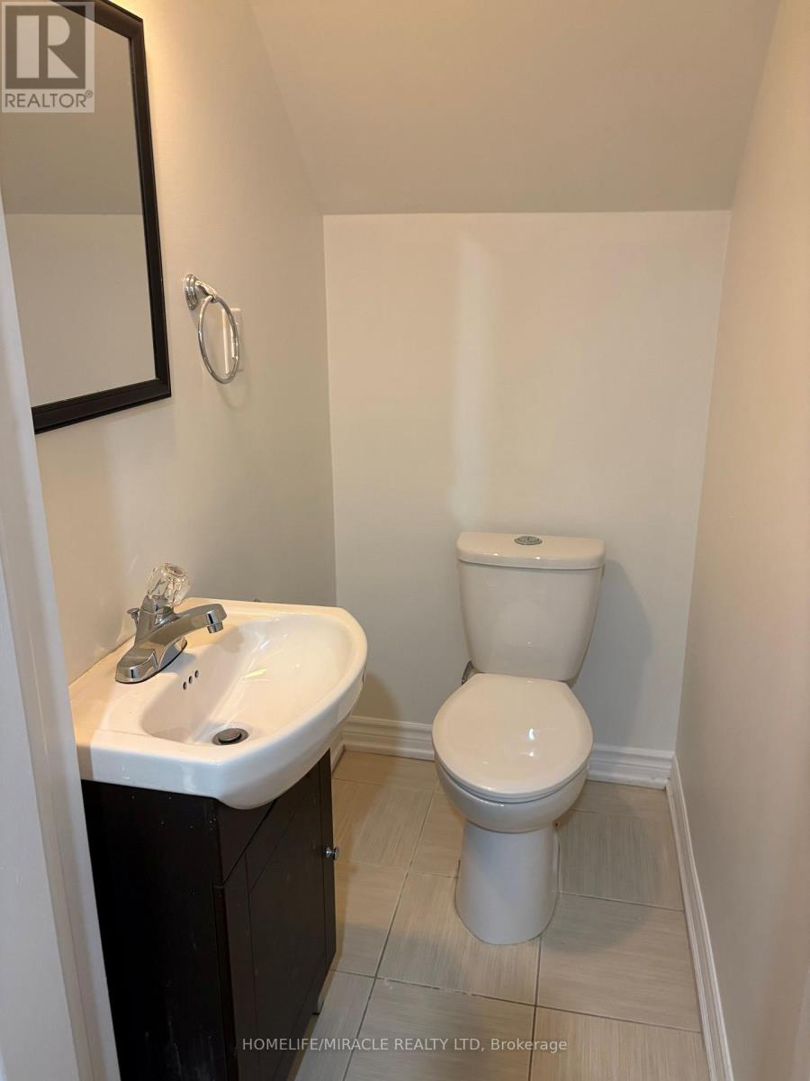 93 Thornbush Boulevard, Brampton, Ontario  L7A 4J9 - Photo 5 - W12400149