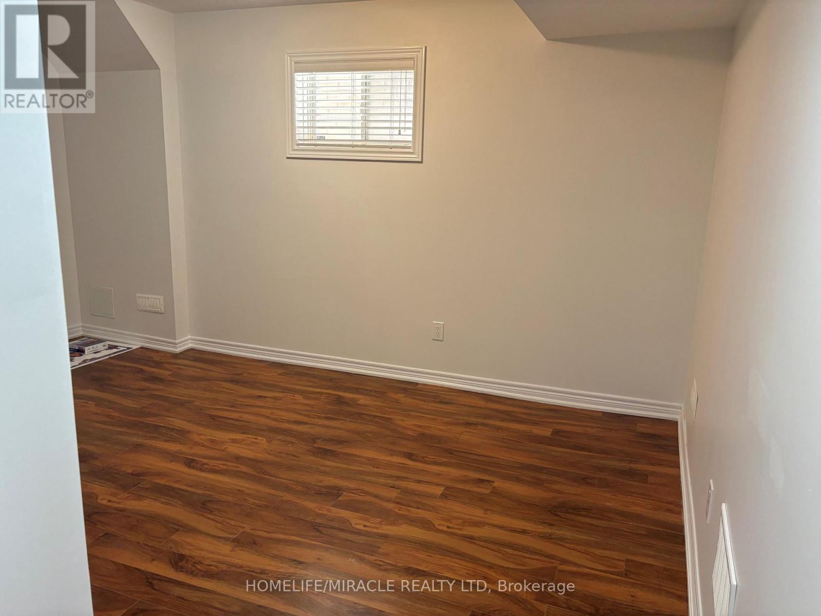 93 Thornbush Boulevard, Brampton, Ontario  L7A 4J9 - Photo 7 - W12400149