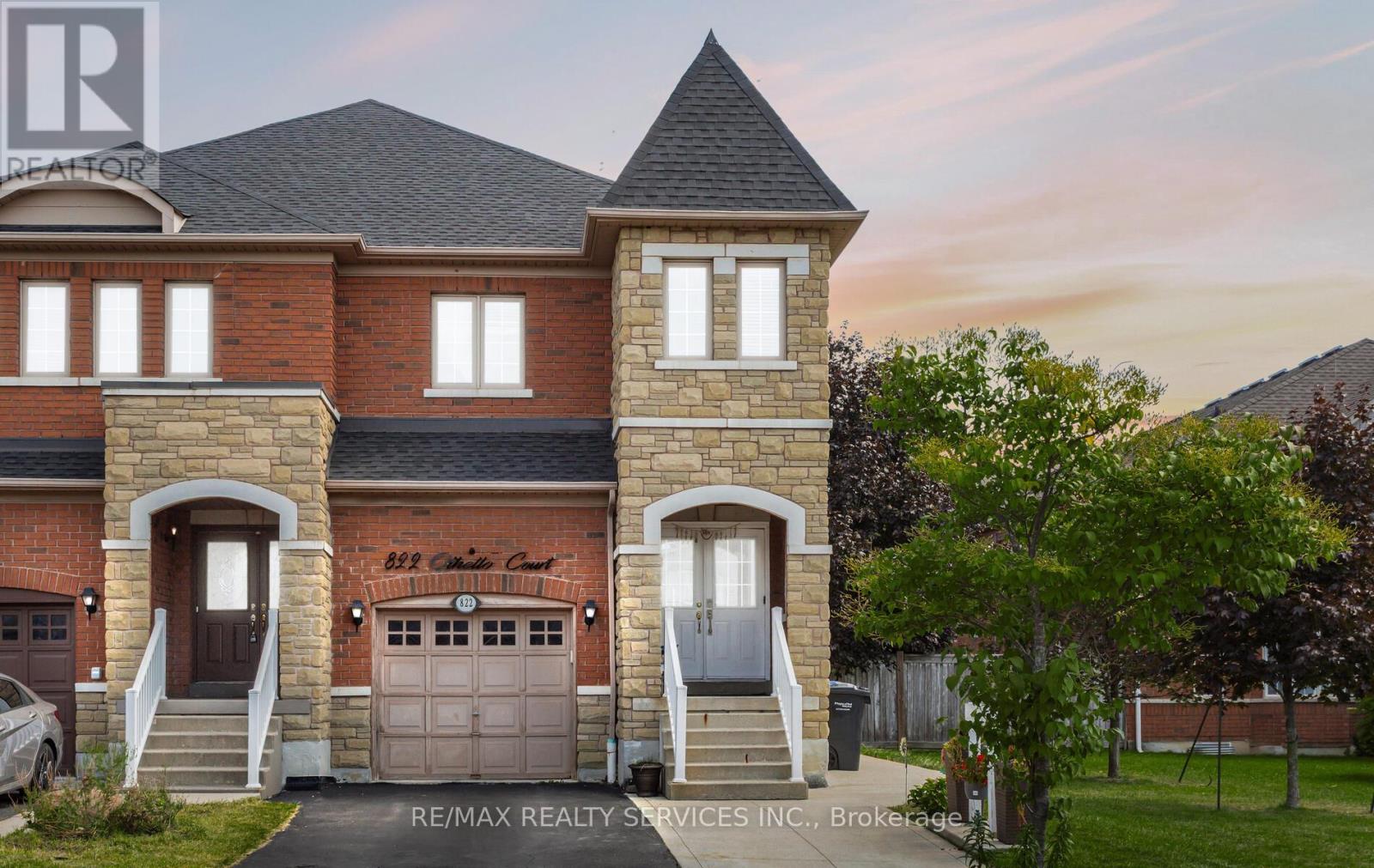 822 Othello Court, Mississauga, Ontario  L5W 1H2 - Photo 1 - W12400180