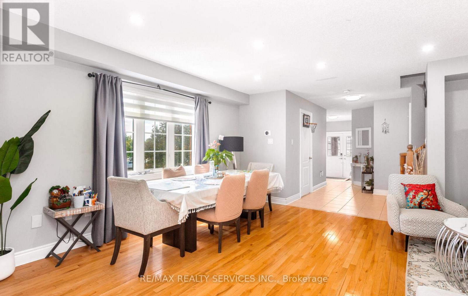 822 Othello Court, Mississauga, Ontario  L5W 1H2 - Photo 10 - W12400180