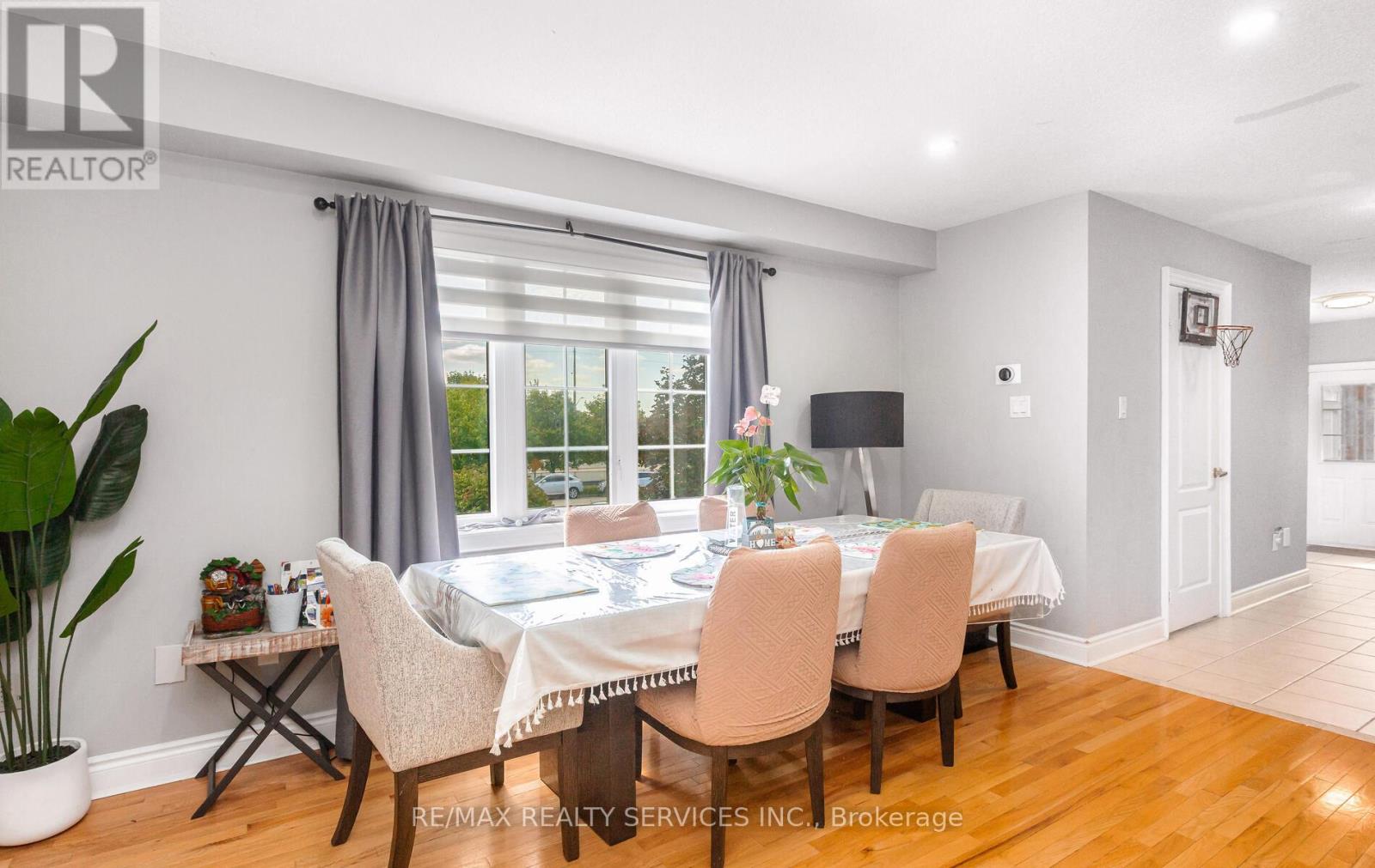 822 Othello Court, Mississauga, Ontario  L5W 1H2 - Photo 12 - W12400180