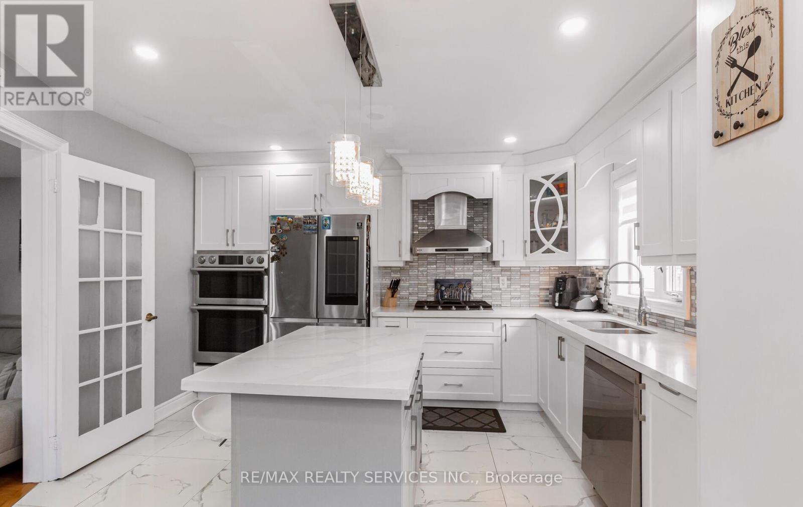822 Othello Court, Mississauga, Ontario  L5W 1H2 - Photo 19 - W12400180