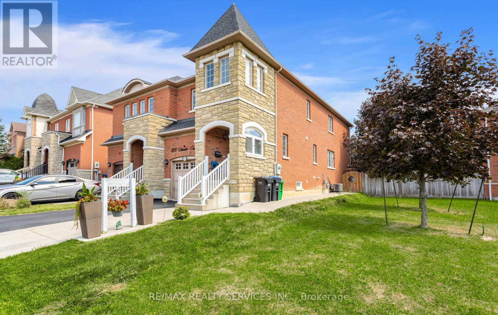 822 Othello Court, Mississauga, Ontario  L5W 1H2 - Photo 2 - W12400180