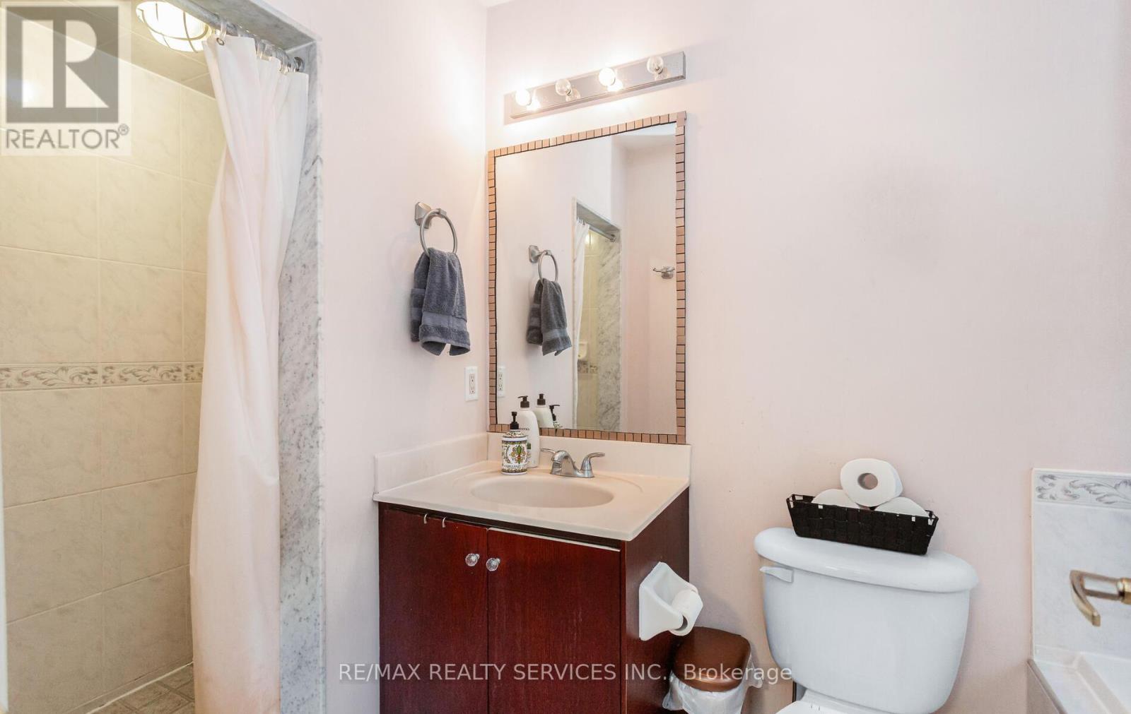 822 Othello Court, Mississauga, Ontario  L5W 1H2 - Photo 24 - W12400180