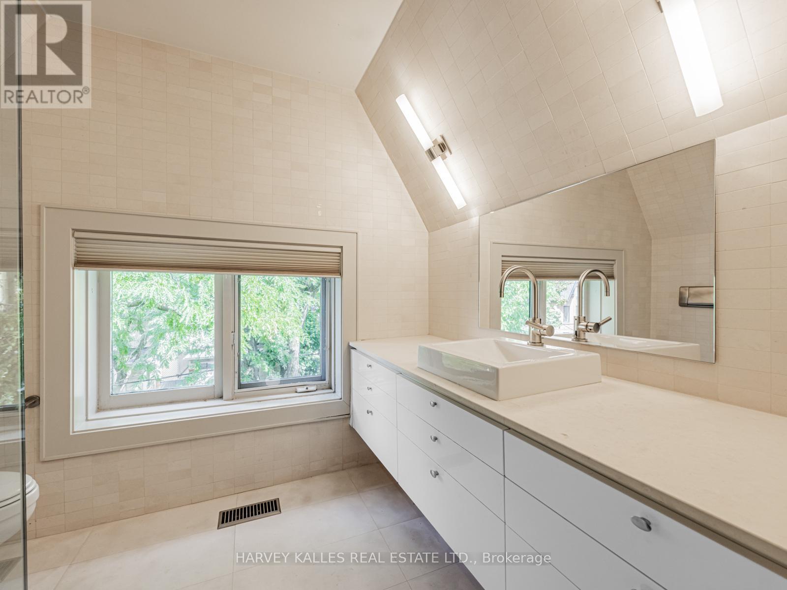 80 Hazelton Avenue, Toronto, Ontario  M5R 2E2 - Photo 35 - C12400232