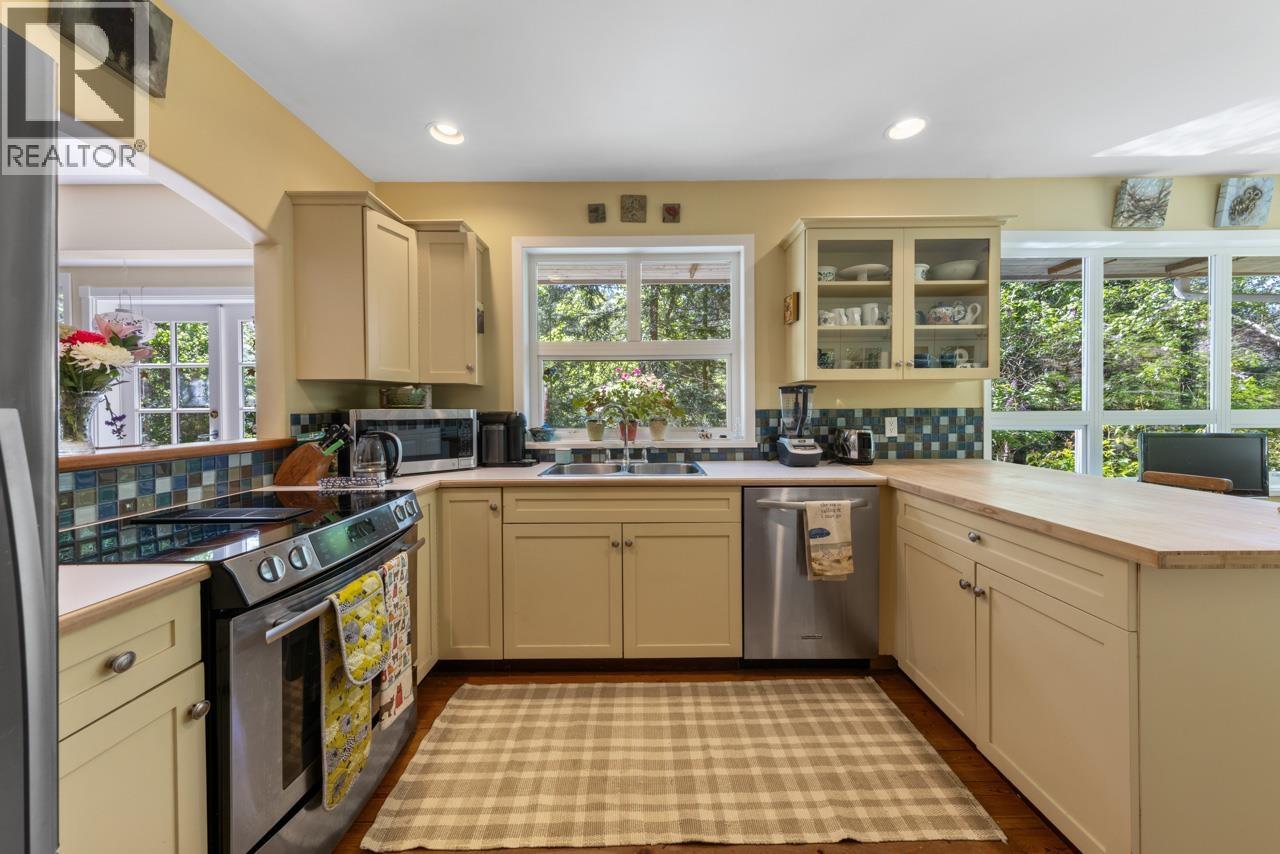 576 Cates Hill Road, Bowen Island, British Columbia  V0N 1G2 - Photo 12 - R3000879