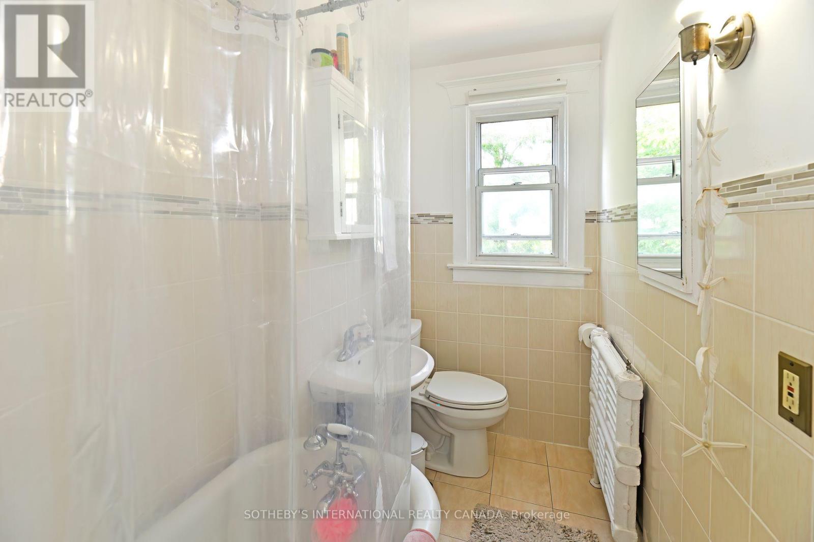 60 Mortimer Avenue, Toronto (Broadview North), Ontario  M4K 2A1 - Photo 11 - E12400354