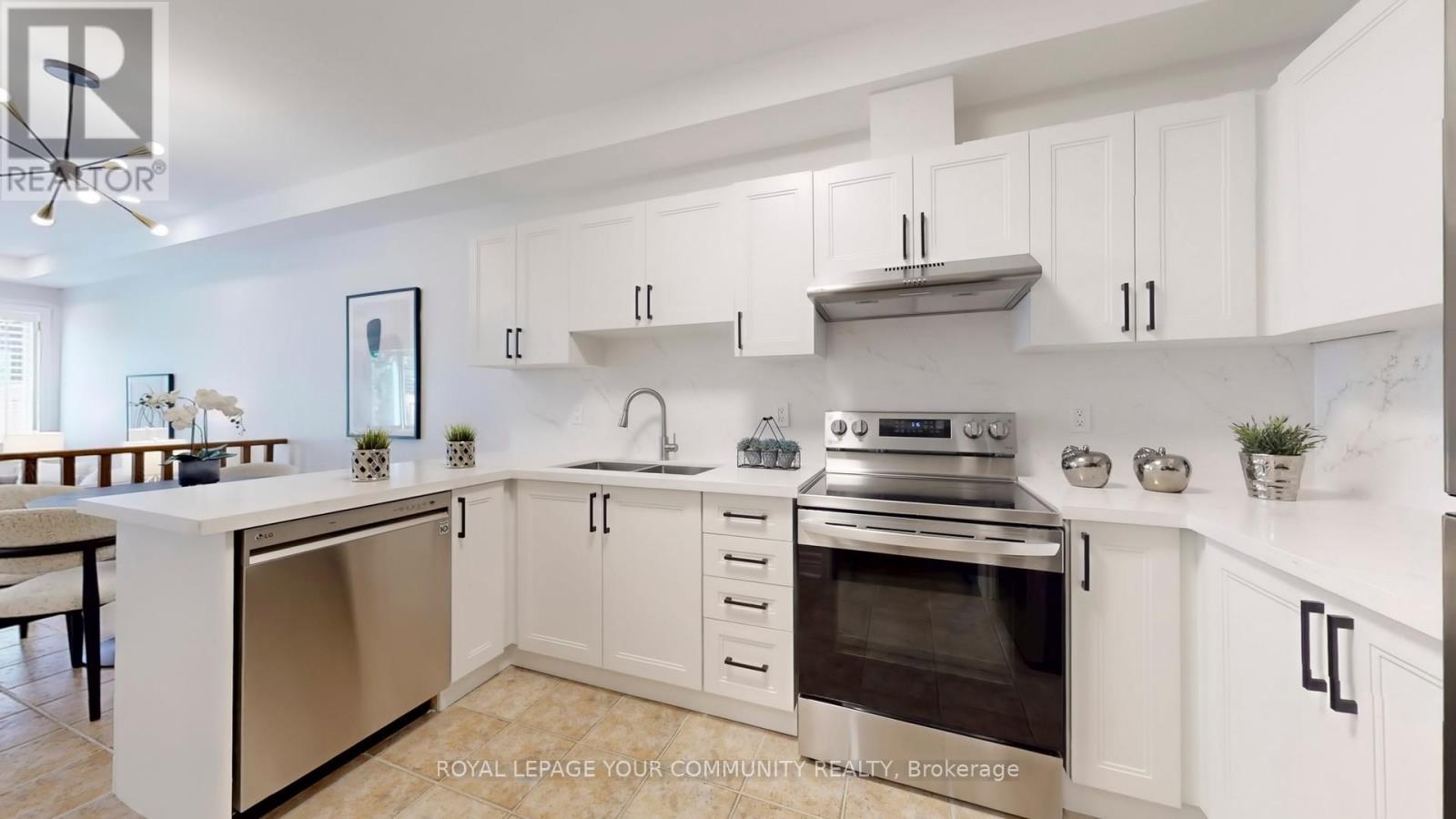 164 - 190 Harding Boulevard W, Richmond Hill (North Richvale), Ontario  L4C 0J9 - Photo 5 - N12399606