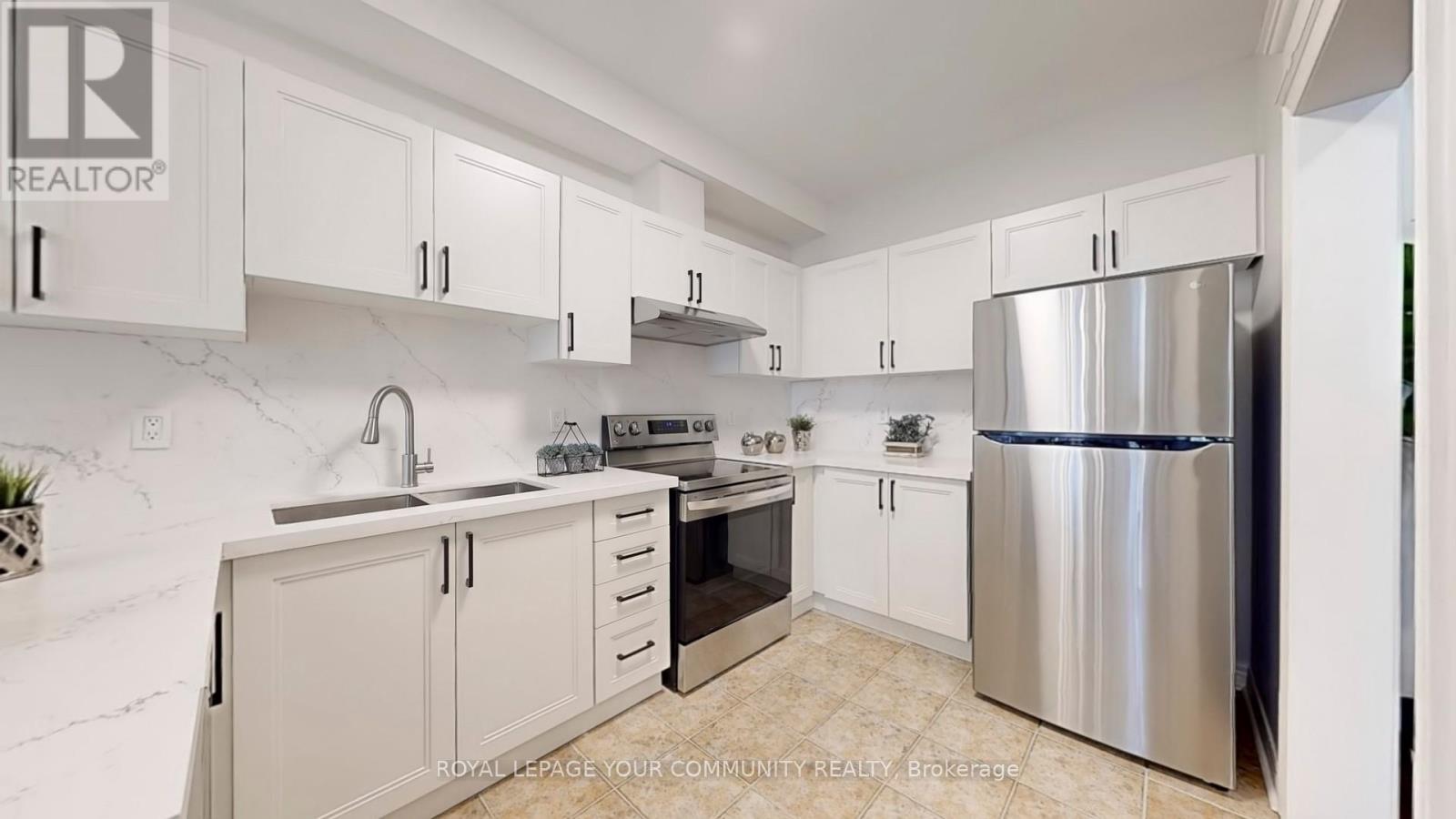 164 - 190 Harding Boulevard W, Richmond Hill (North Richvale), Ontario  L4C 0J9 - Photo 4 - N12399606