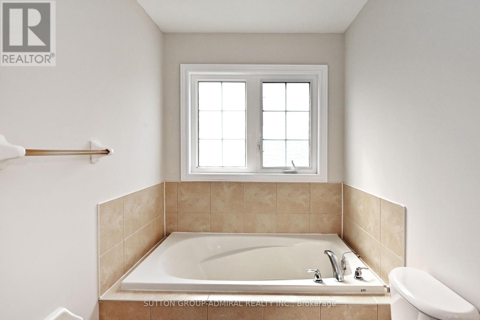 110 Southdown Avenue, Vaughan (Patterson), Ontario  L6A 4N3 - Photo 27 - N12400378