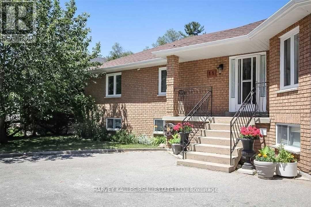 11 Twin Pines Drive, Wasaga Beach, Ontario  L9Z 1B5 - Photo 9 - S12400347