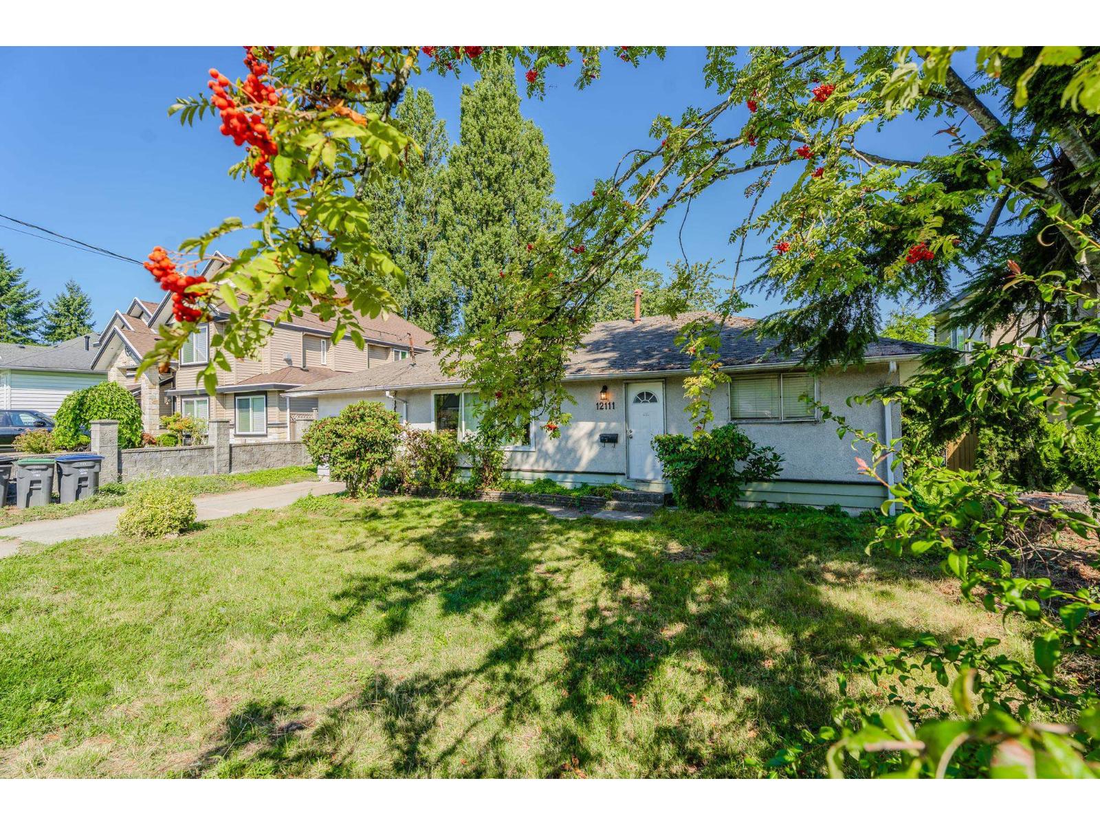 Property at 12111 84 AVENUE image 3