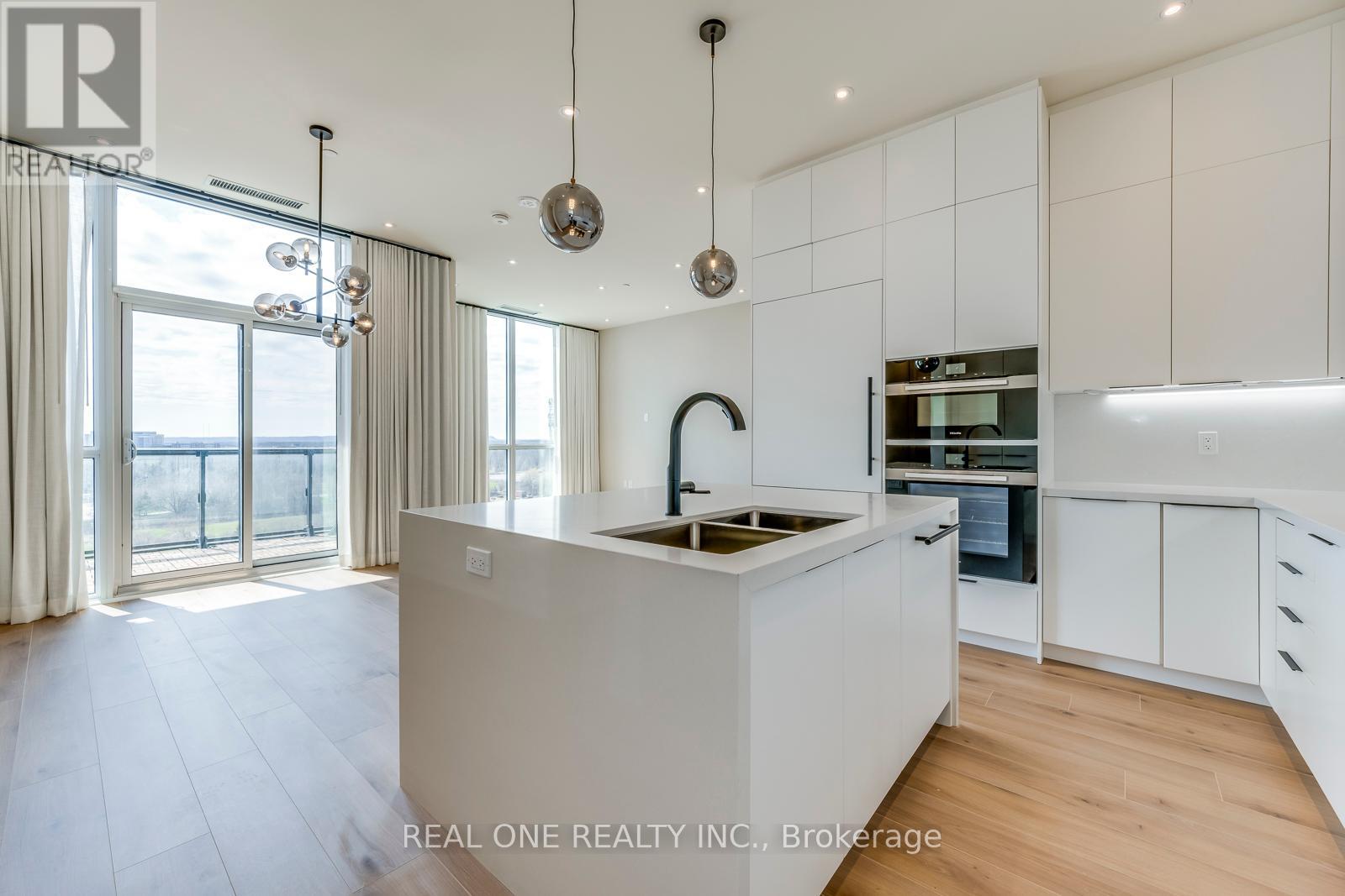 815 - 509 Dundas Street W, Oakville, Ontario  L6M 4M2 - Photo 1 - W12400213