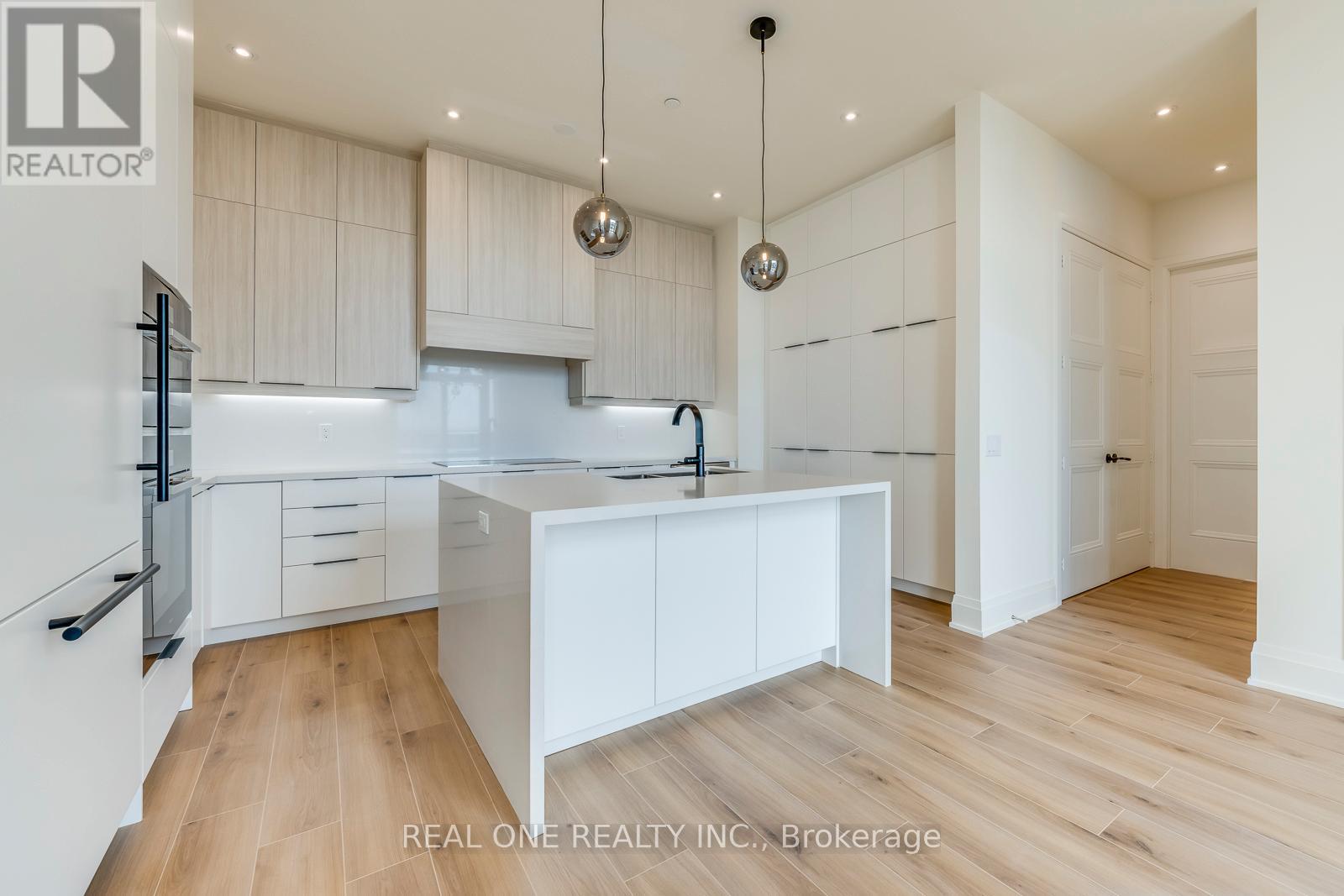 815 - 509 Dundas Street W, Oakville, Ontario  L6M 4M2 - Photo 14 - W12400213