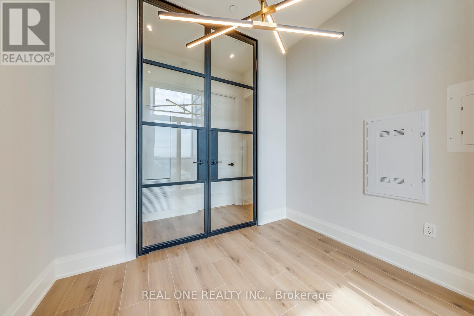 815 - 509 Dundas Street W, Oakville, Ontario  L6M 4M2 - Photo 24 - W12400213