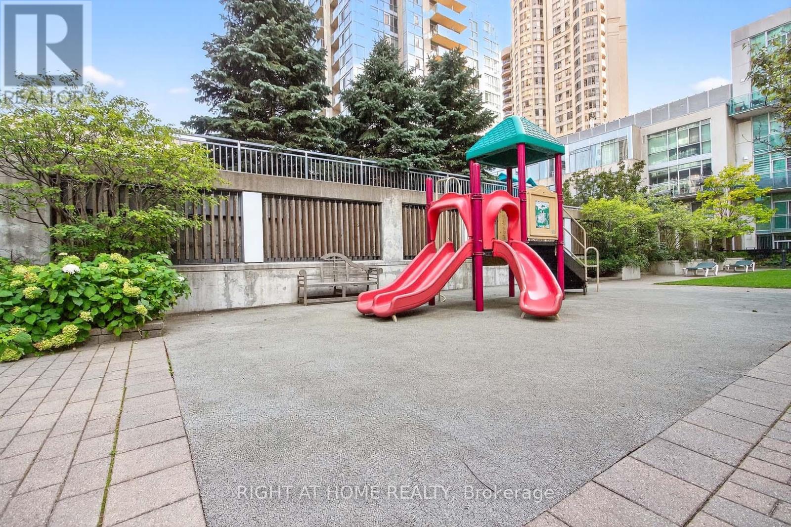 717 - 220 Burnhamthorpe Road W, Mississauga (City Centre), Ontario  L5B 4N4 - Photo 29 - W12400214