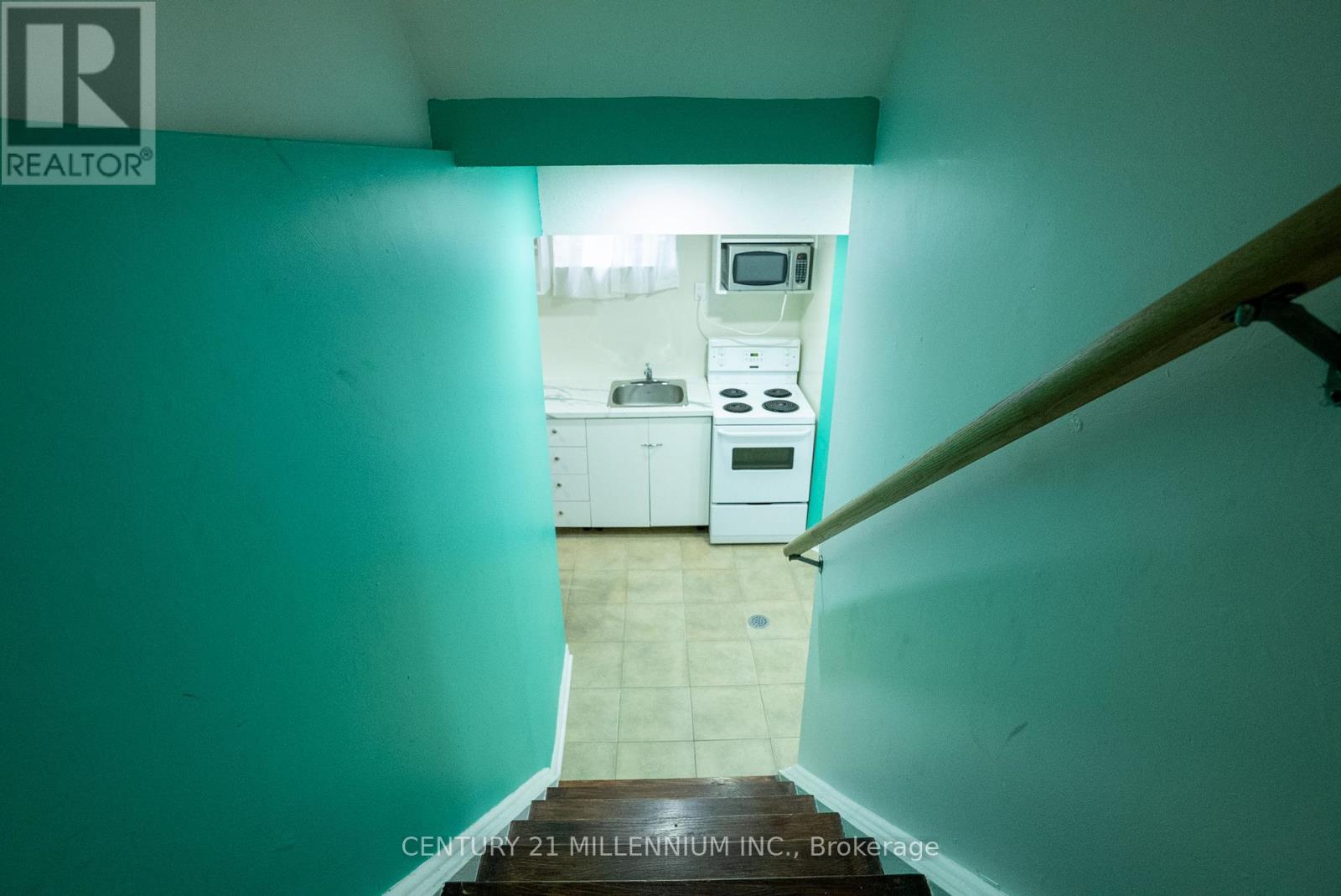 11 Blairwood Court, Brampton, Ontario  L6P 1B5 - Photo 14 - W12400219