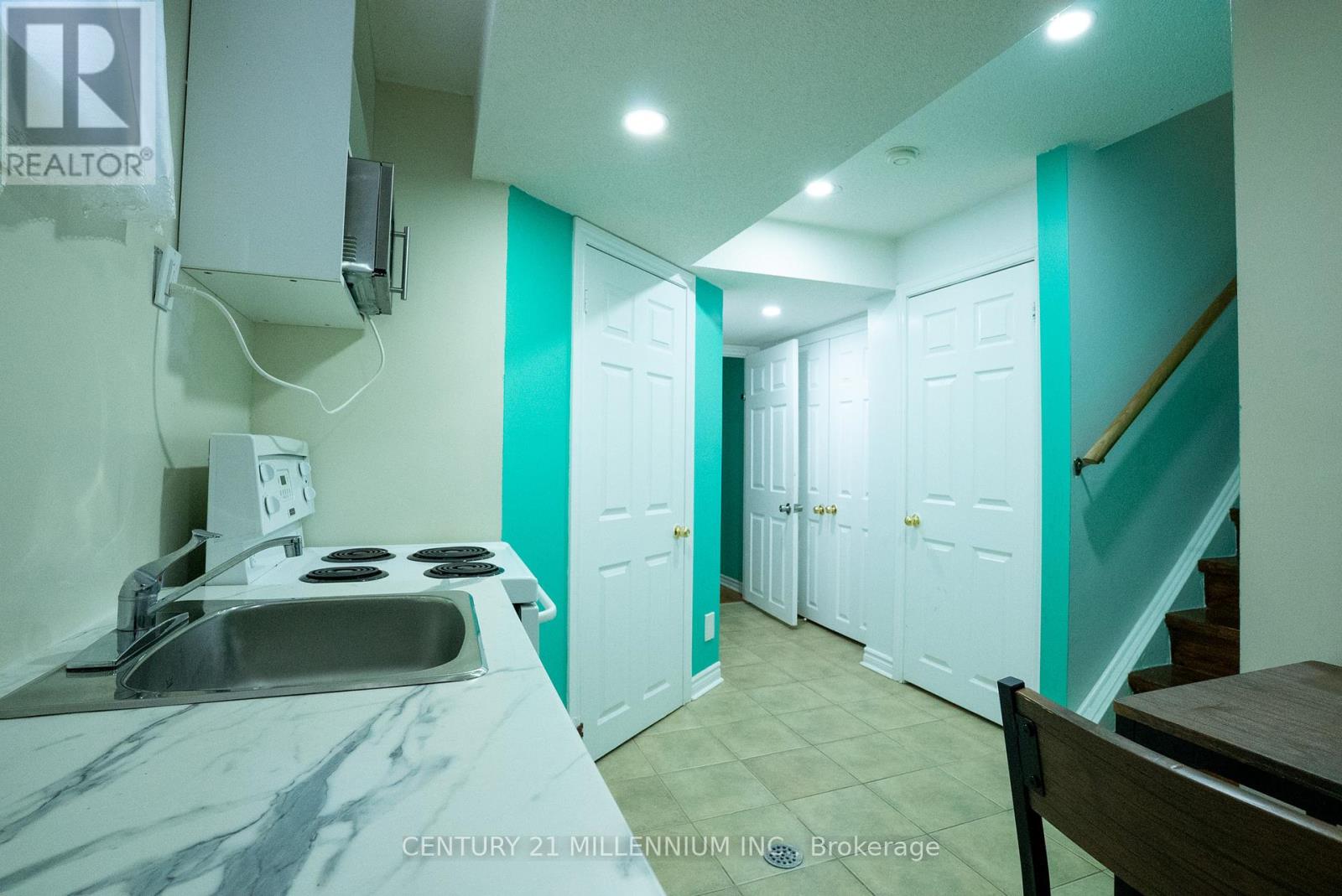 11 Blairwood Court, Brampton, Ontario  L6P 1B5 - Photo 16 - W12400219
