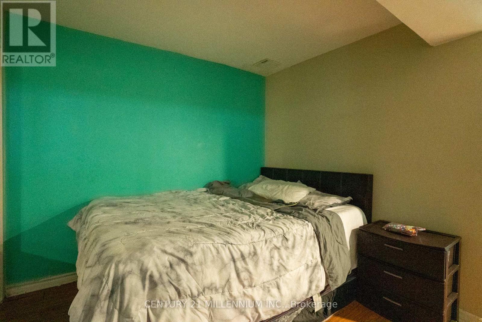 11 Blairwood Court, Brampton, Ontario  L6P 1B5 - Photo 19 - W12400219