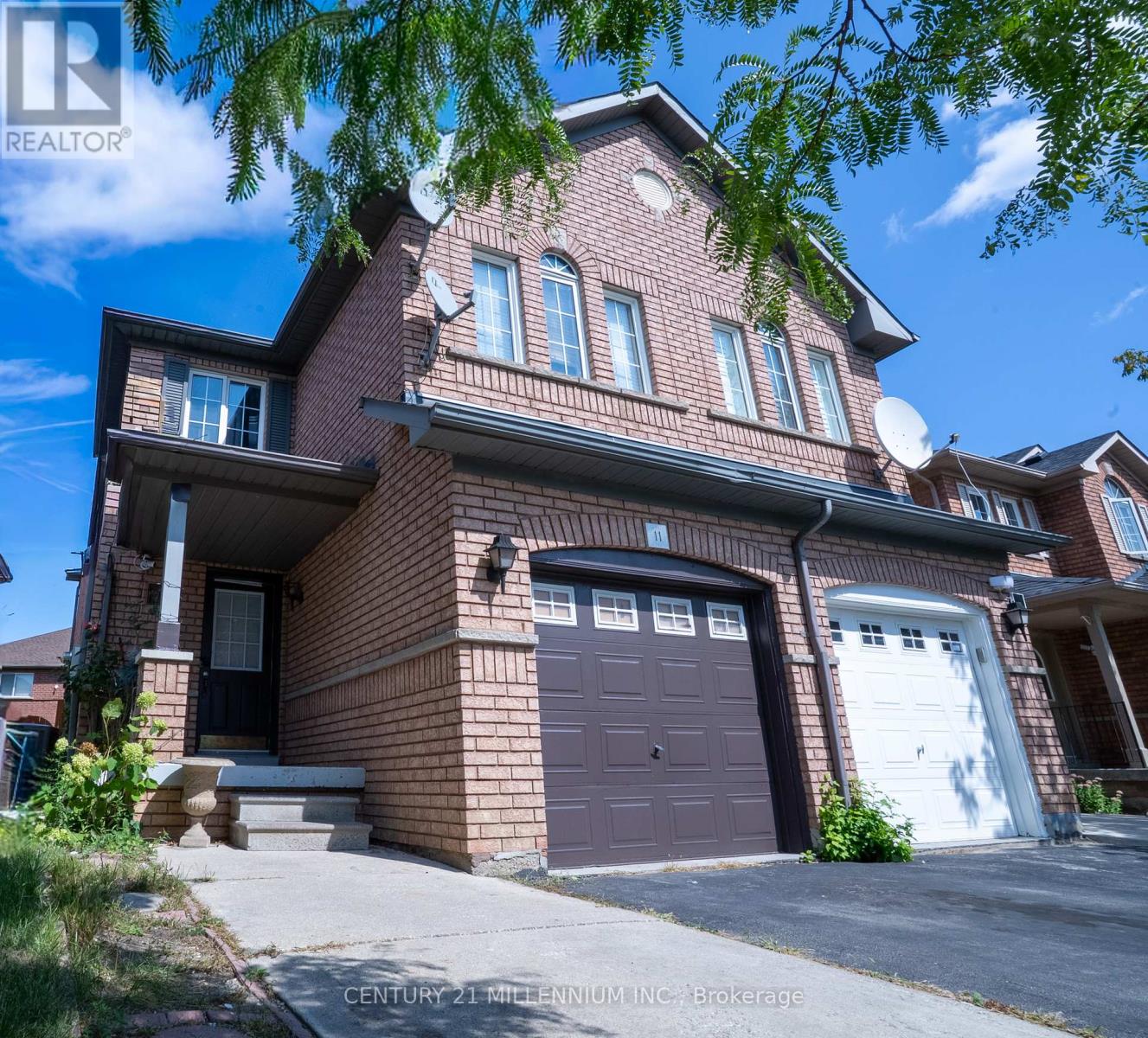 11 Blairwood Court, Brampton, Ontario  L6P 1B5 - Photo 2 - W12400219