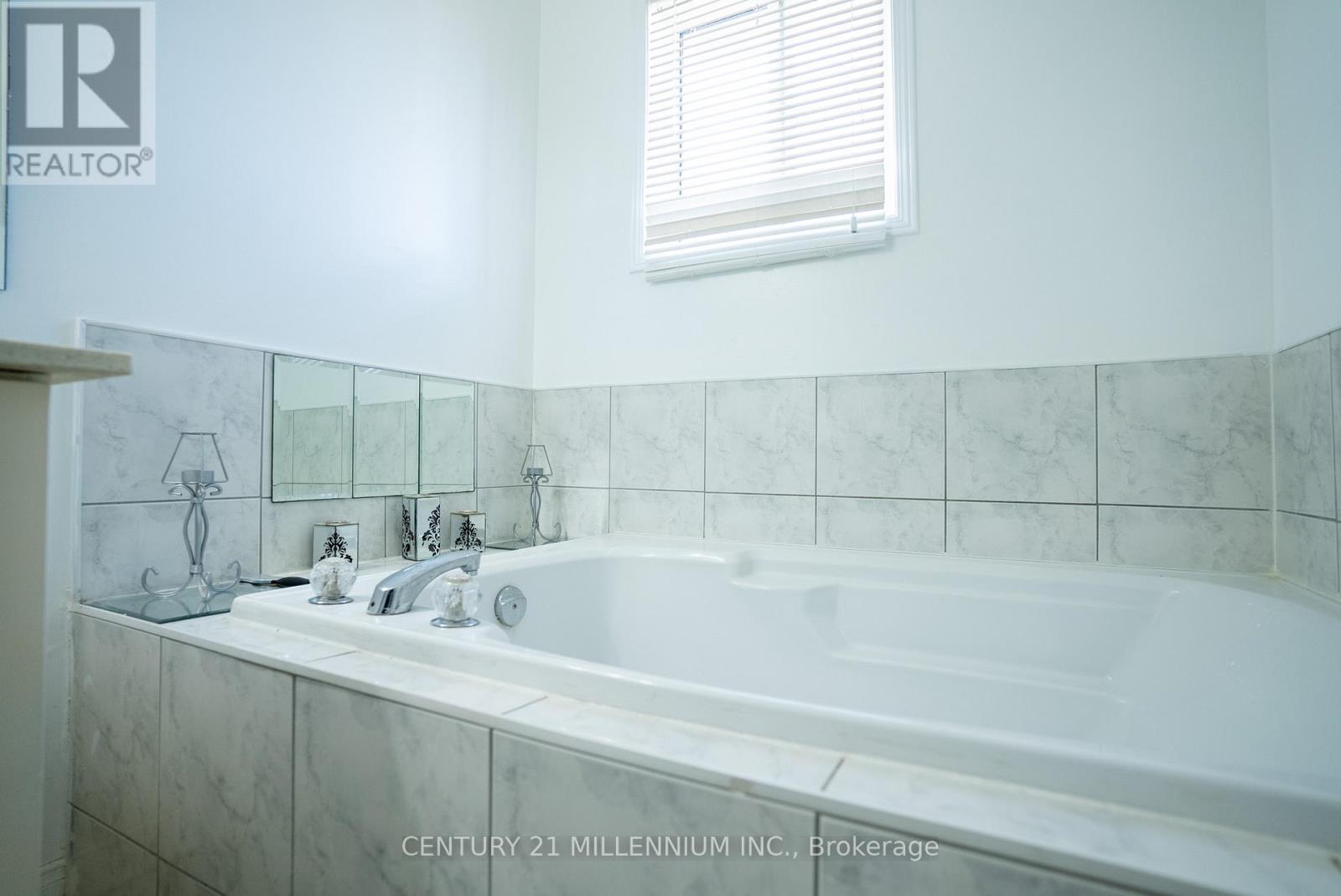 11 Blairwood Court, Brampton, Ontario  L6P 1B5 - Photo 31 - W12400219