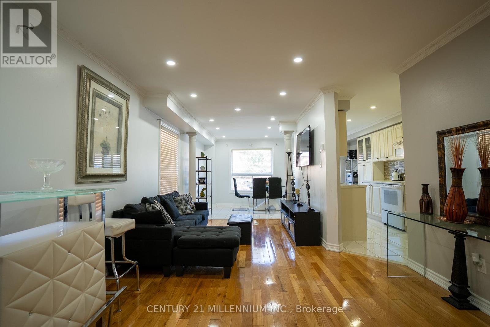11 Blairwood Court, Brampton, Ontario  L6P 1B5 - Photo 4 - W12400219
