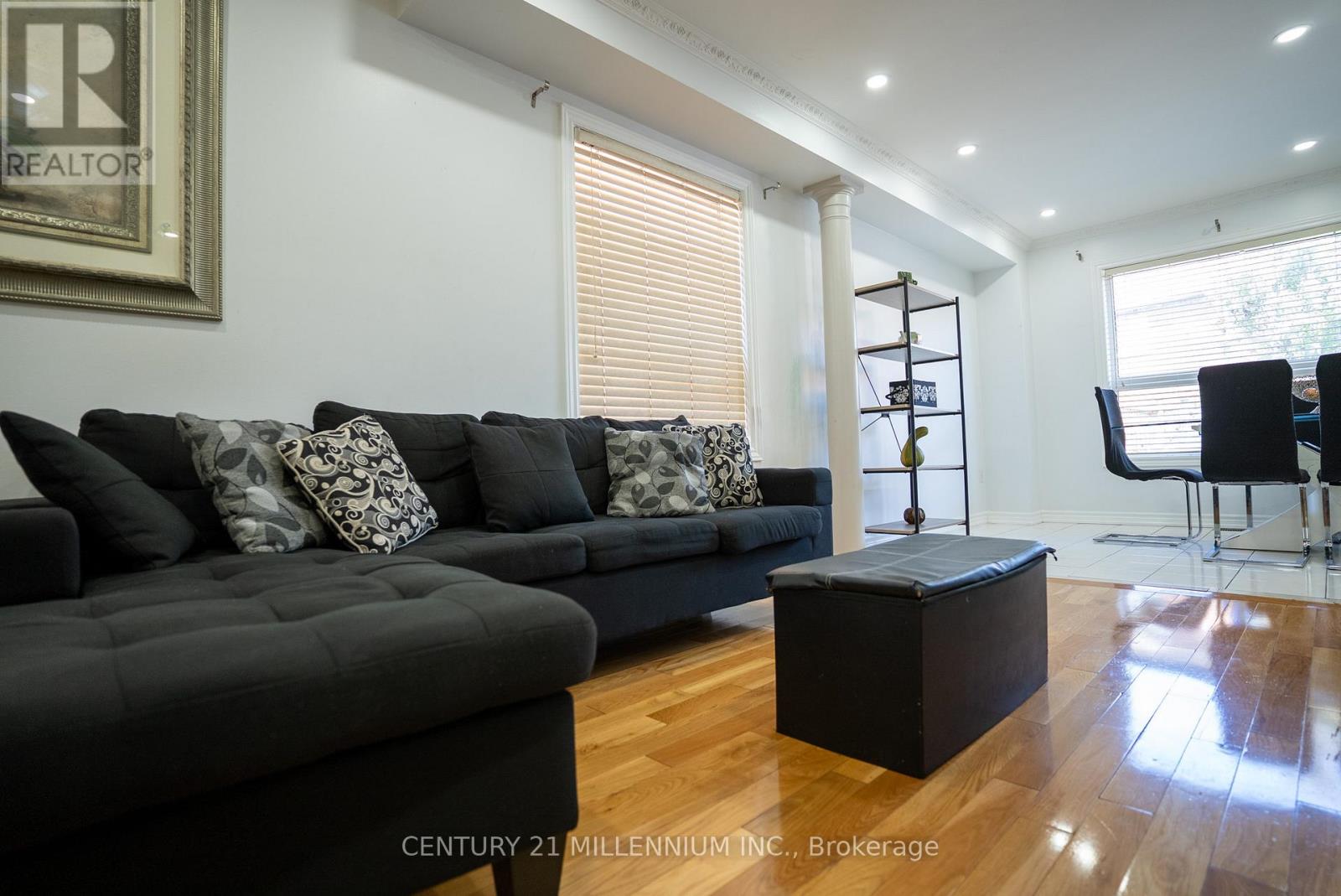 11 Blairwood Court, Brampton, Ontario  L6P 1B5 - Photo 6 - W12400219