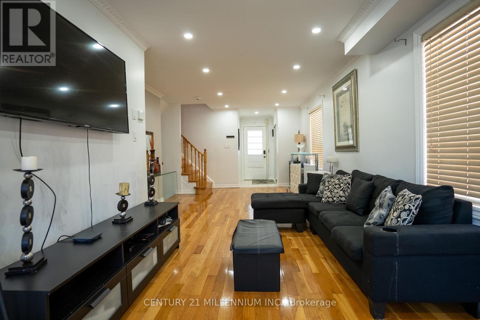 11 Blairwood Court, Brampton, Ontario  L6P 1B5 - Photo 7 - W12400219